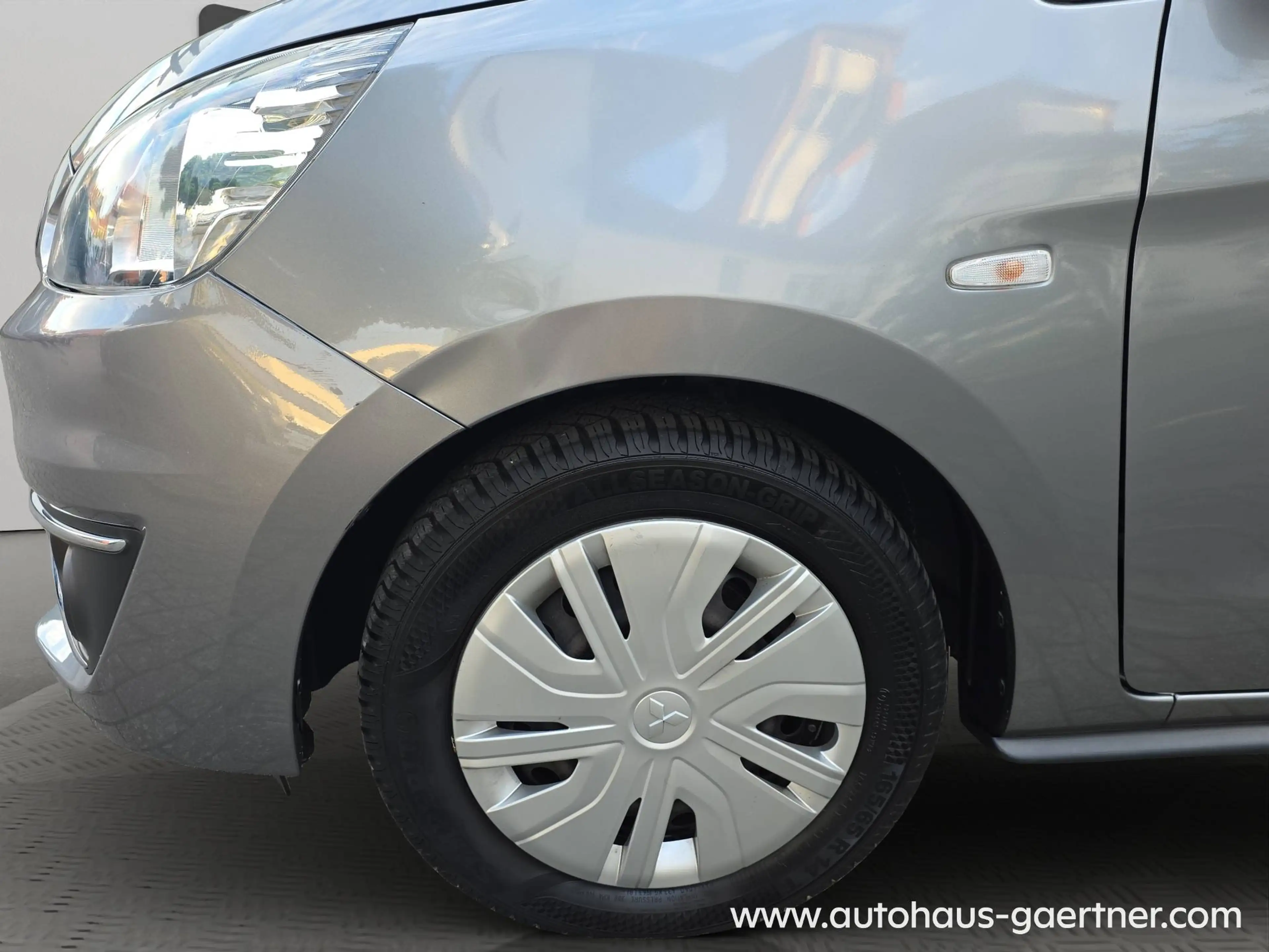 Mitsubishi Space Star Diamant Edition Klimaanlage Allwetterreifen Audiosystem — photo 6
