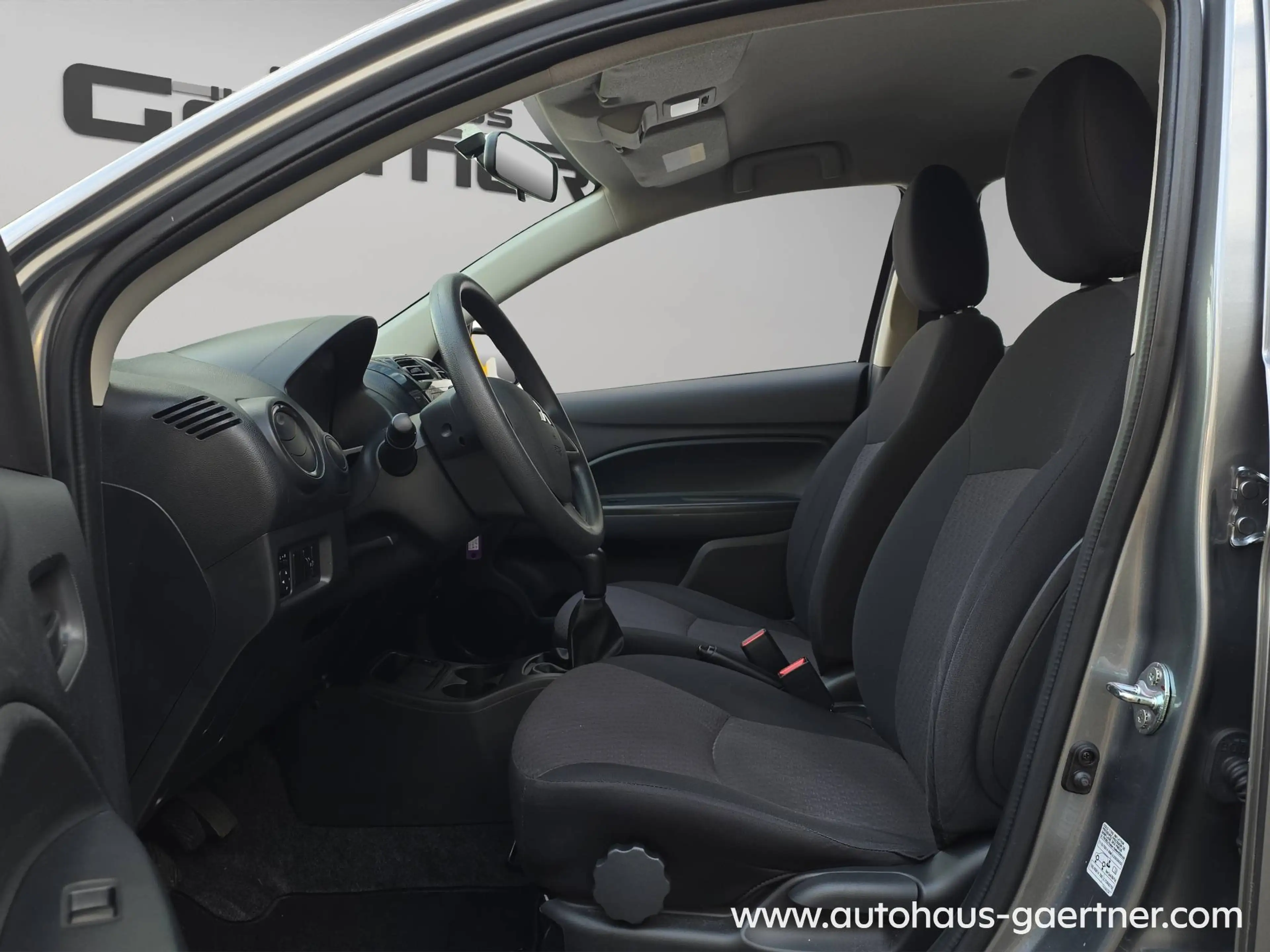 Mitsubishi Space Star Diamant Edition Klimaanlage Allwetterreifen Audiosystem — photo 8