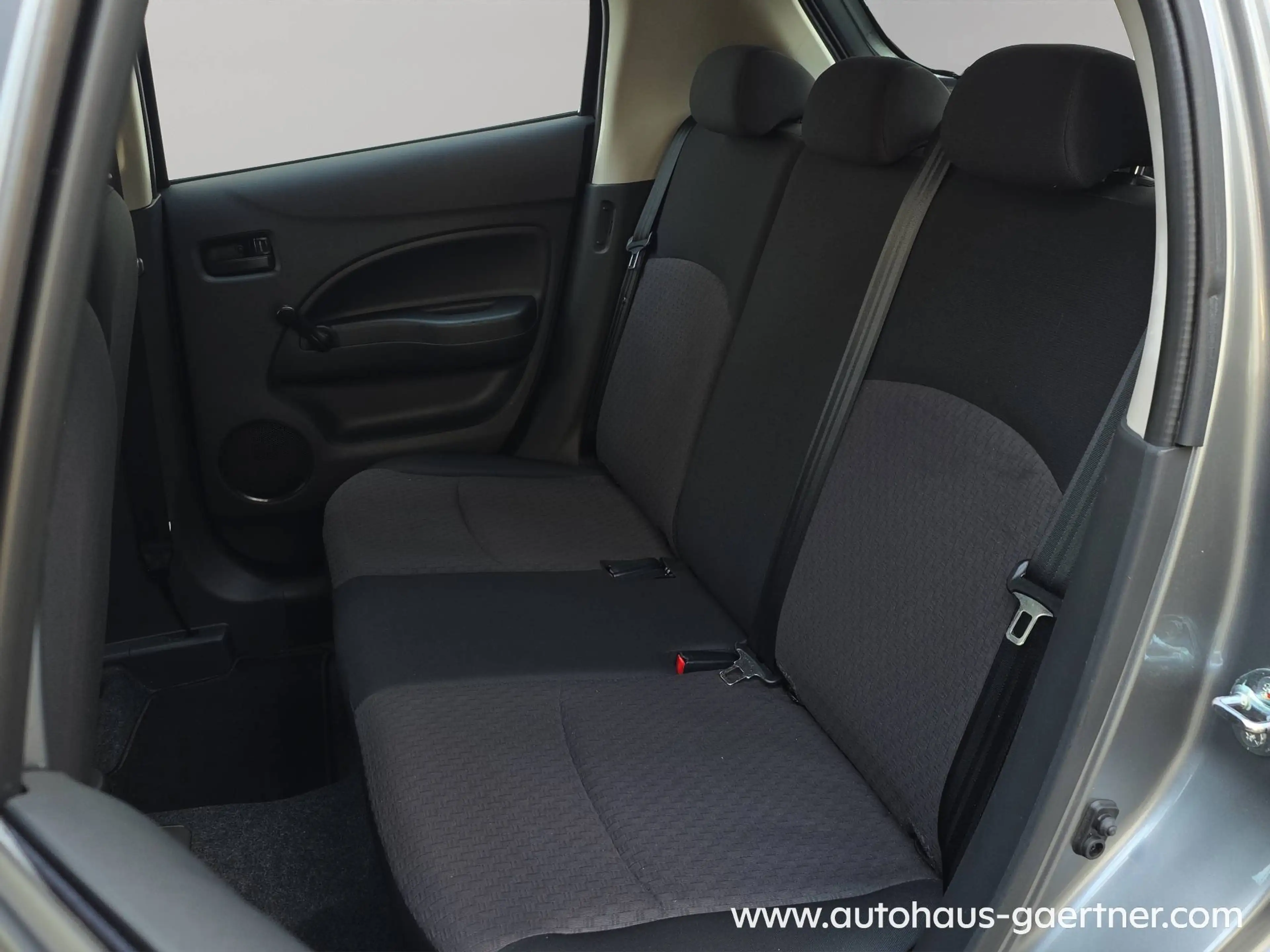 Mitsubishi Space Star Diamant Edition Klimaanlage Allwetterreifen Audiosystem — photo 14