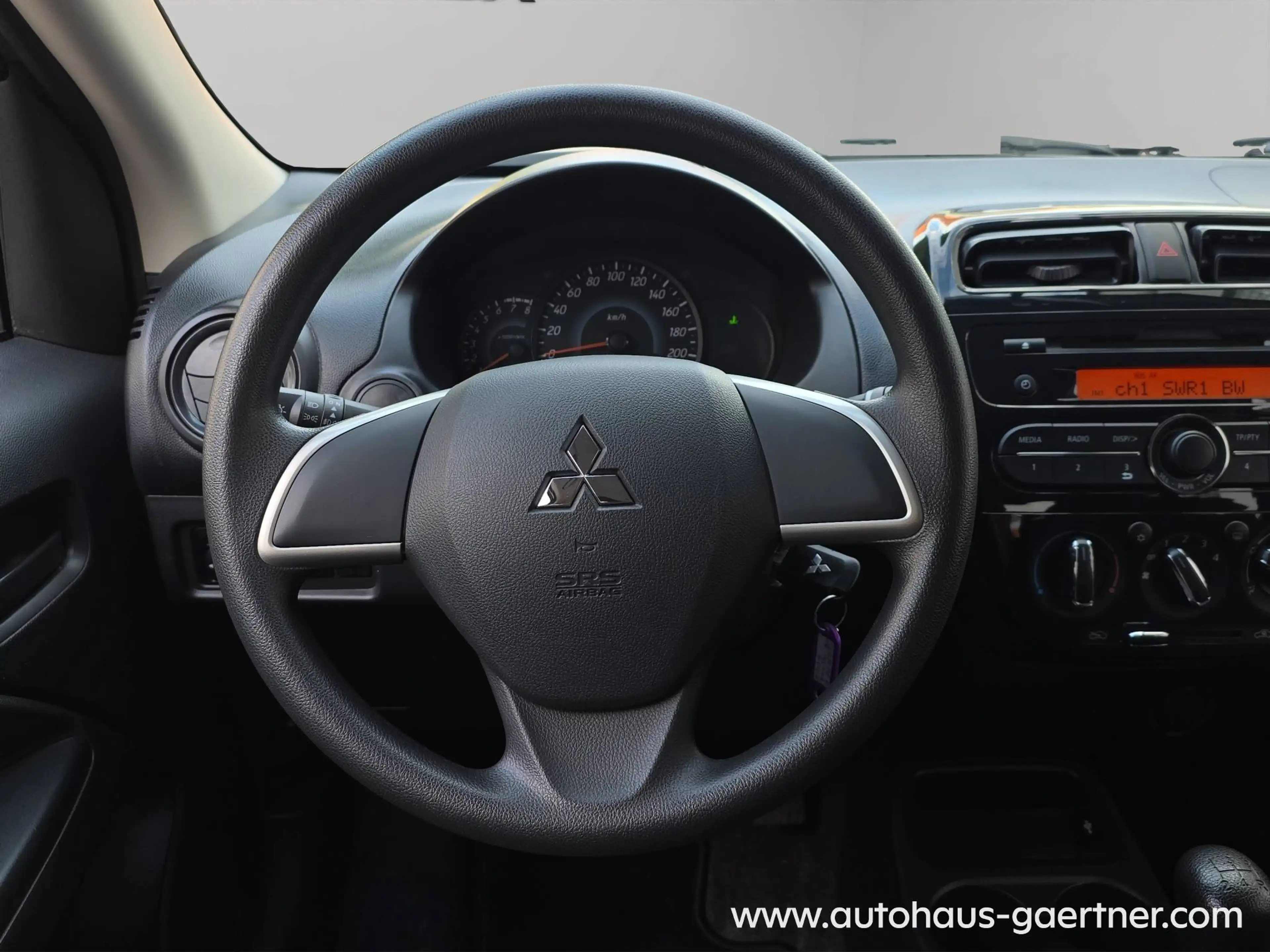 Mitsubishi Space Star Diamant Edition Klimaanlage Allwetterreifen Audiosystem — photo 10