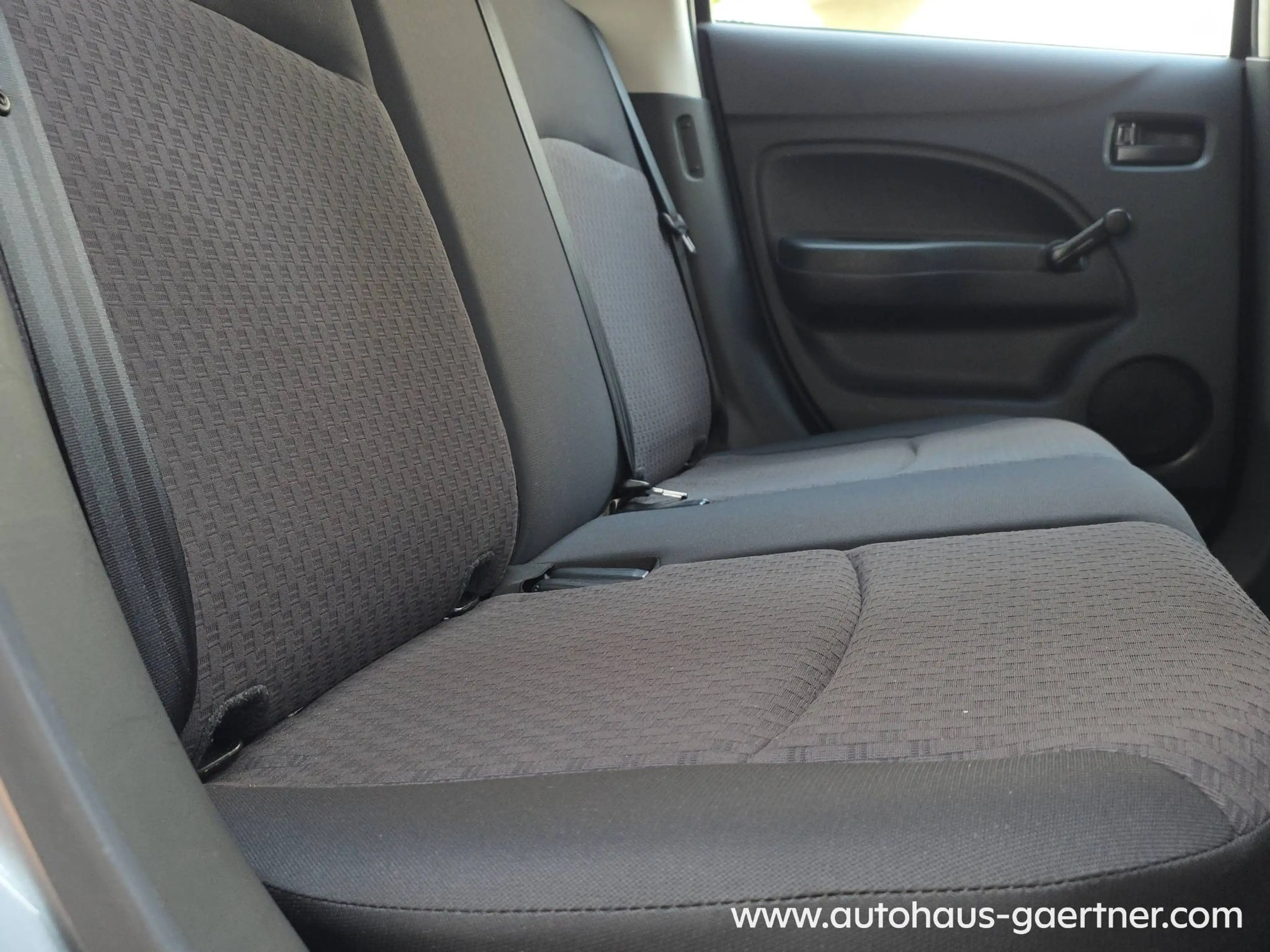 Mitsubishi Space Star Diamant Edition Klimaanlage Allwetterreifen Audiosystem — photo 15