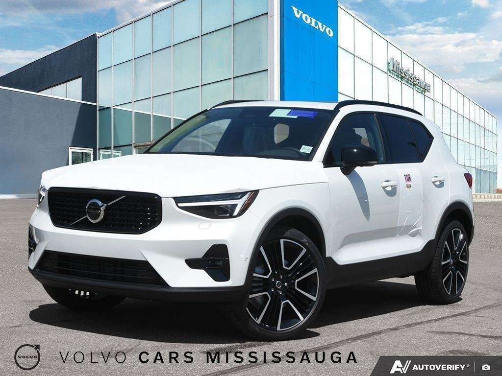 2026 Volvo XC40 B5 AWD Ultra Dark Theme
