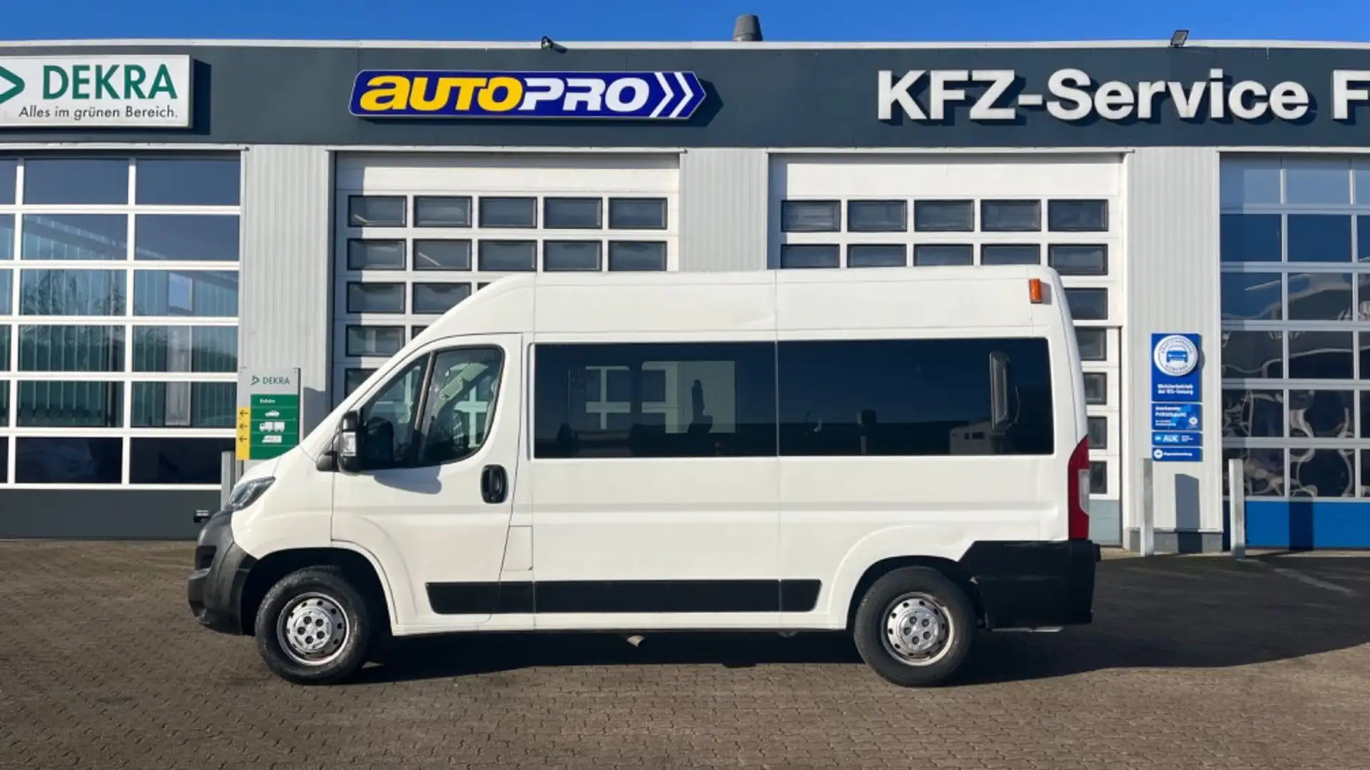 Peugeot Boxer Kombi 333 L2H2 Active Blue-HDi/Rollstuhl Weiß - 1