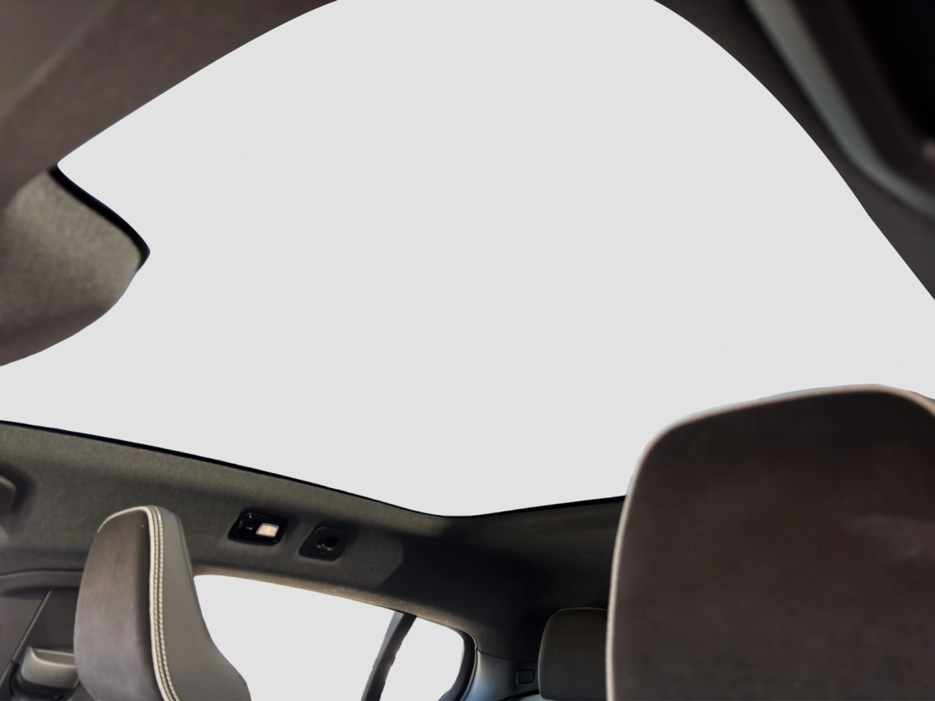 Volvo C40 Ultimate Pure Electric AWD/AHK/20Zoll+GJR Klima — photo 15