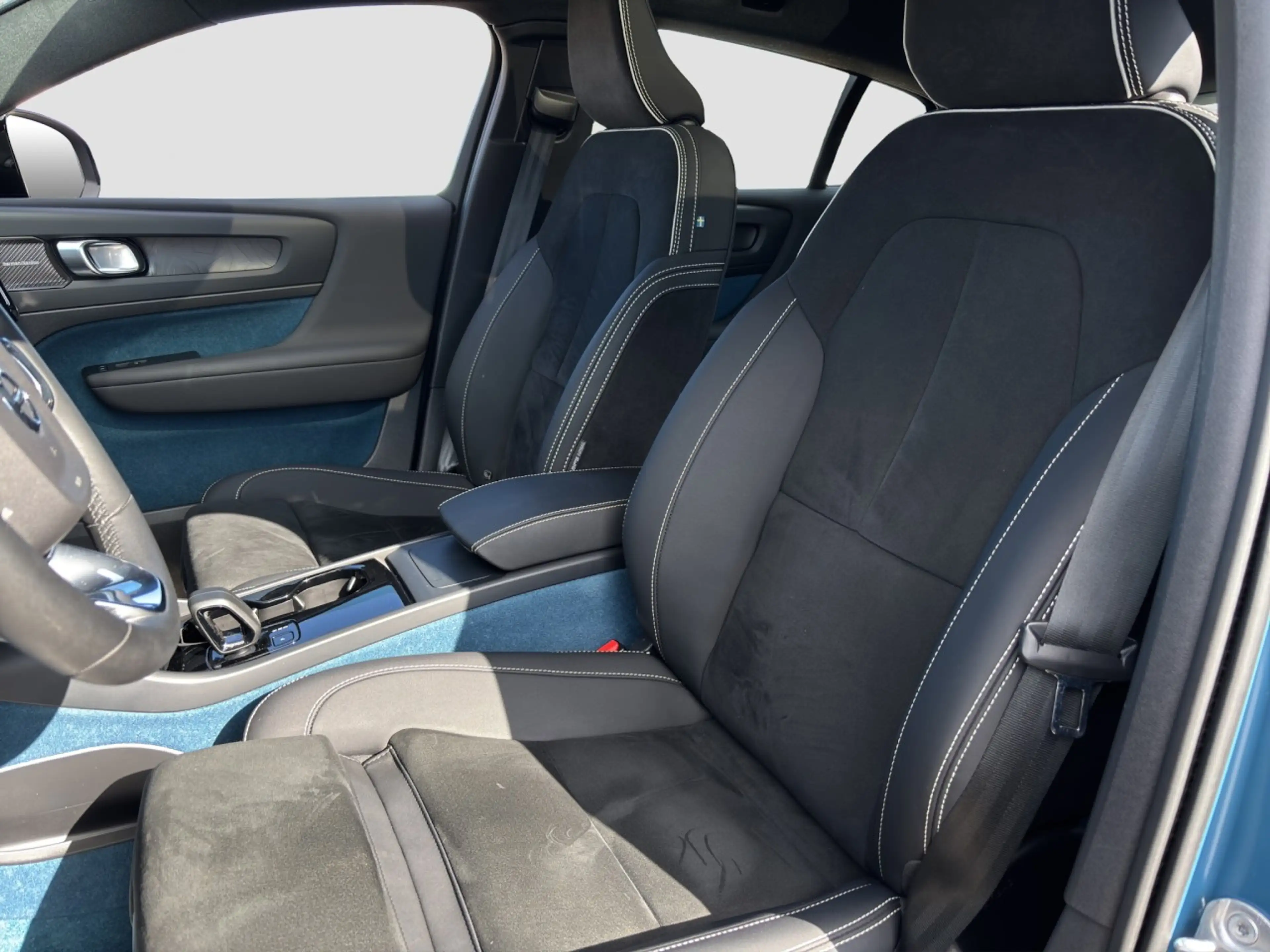 Volvo C40 Ultimate Pure Electric AWD/AHK/20Zoll+GJR Klima — photo 13