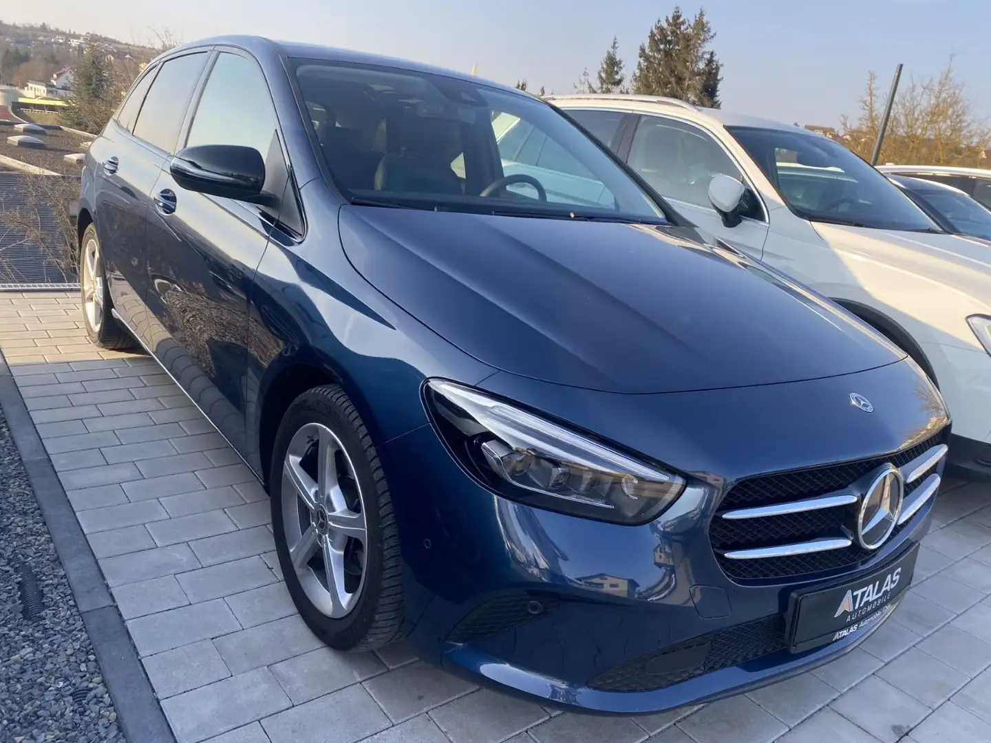 Mercedes-Benz B 180 d Progressive Night-Paket*Multibeam-Panora Bleu - 2