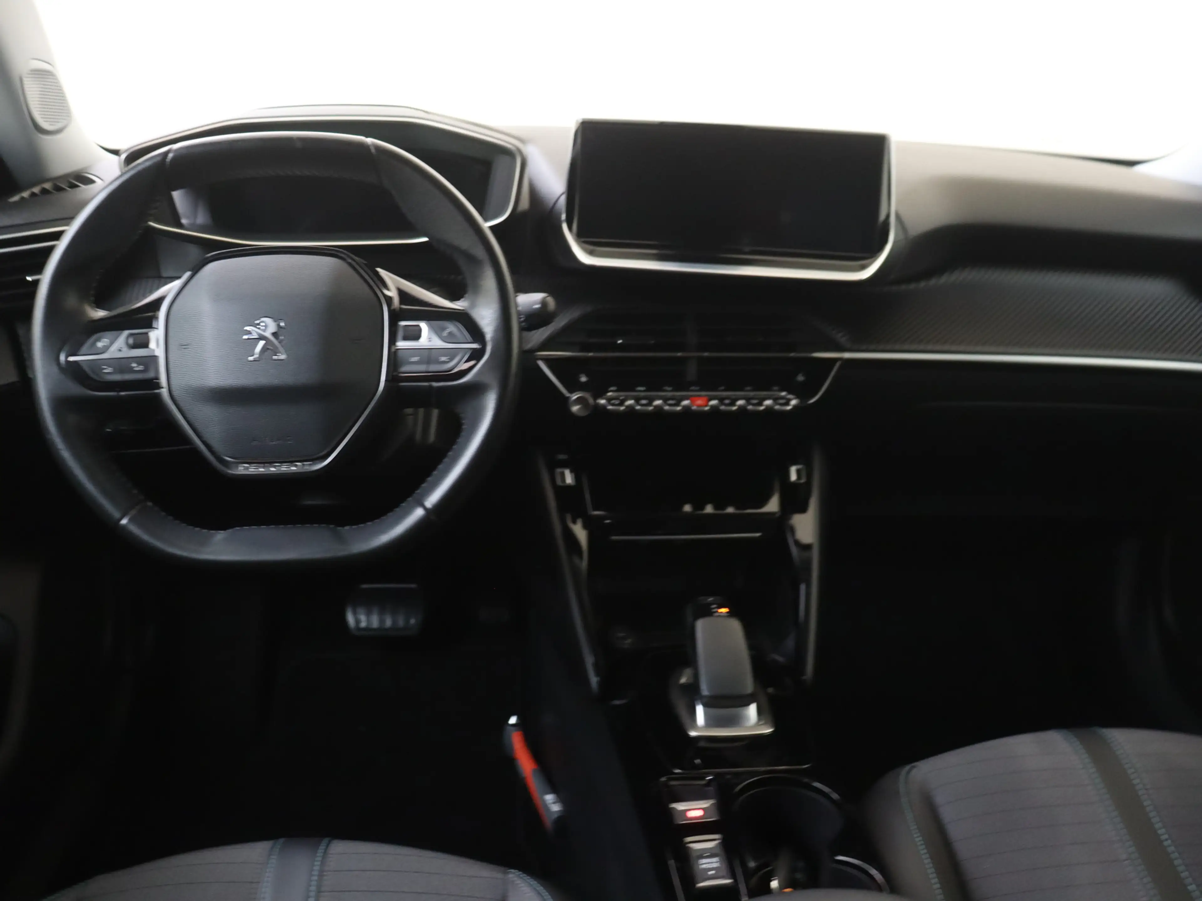 Peugeot e-2008 EV Blue Lease Allure 50 kWh — photo 5