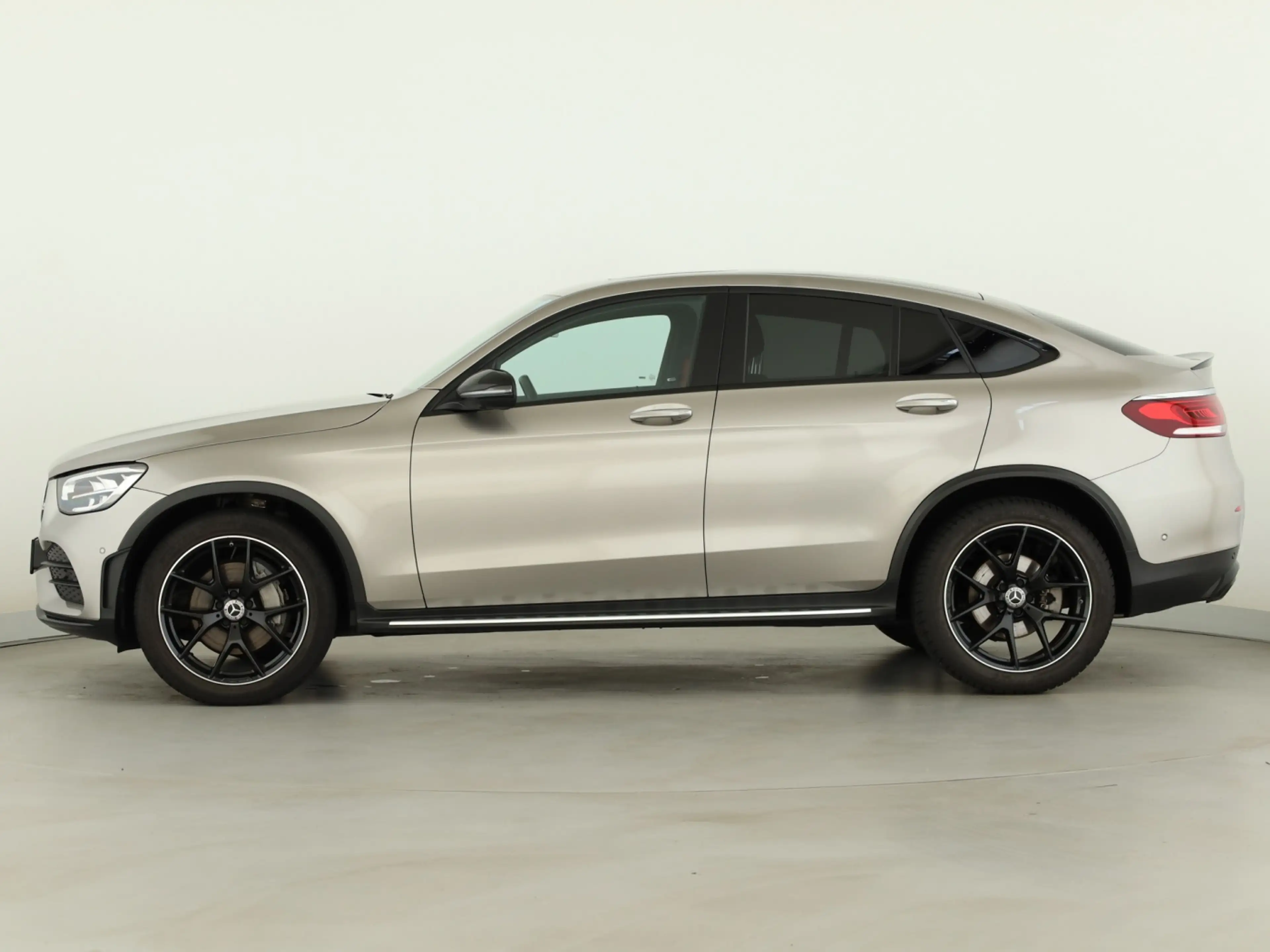 Mercedes-Benz GLC 300 d 4M Coupé *AMG*AHK*Schiebedach*HUD*360° — photo 7