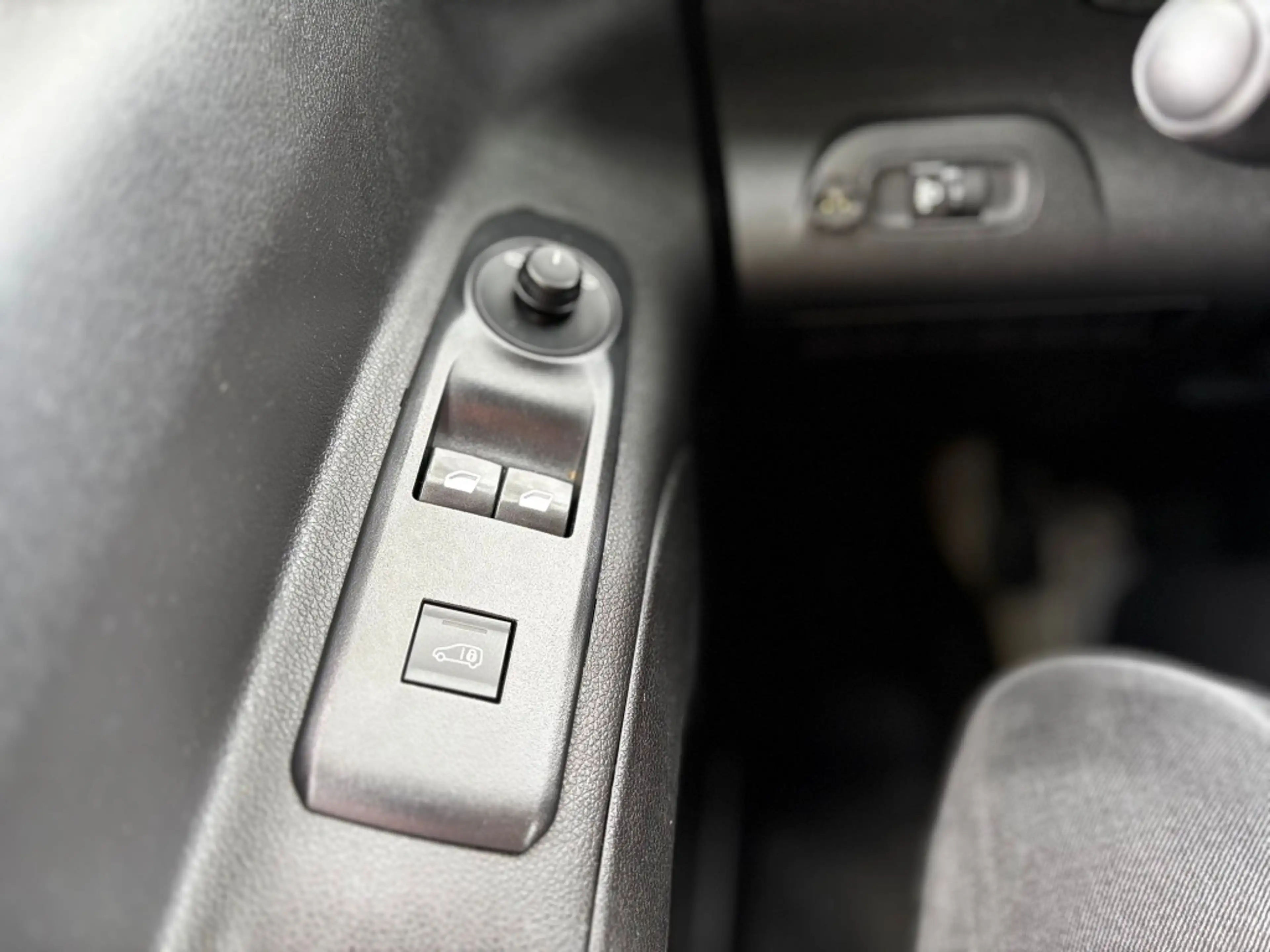 Peugeot Partner 1.2 PT. Premium — photo 15