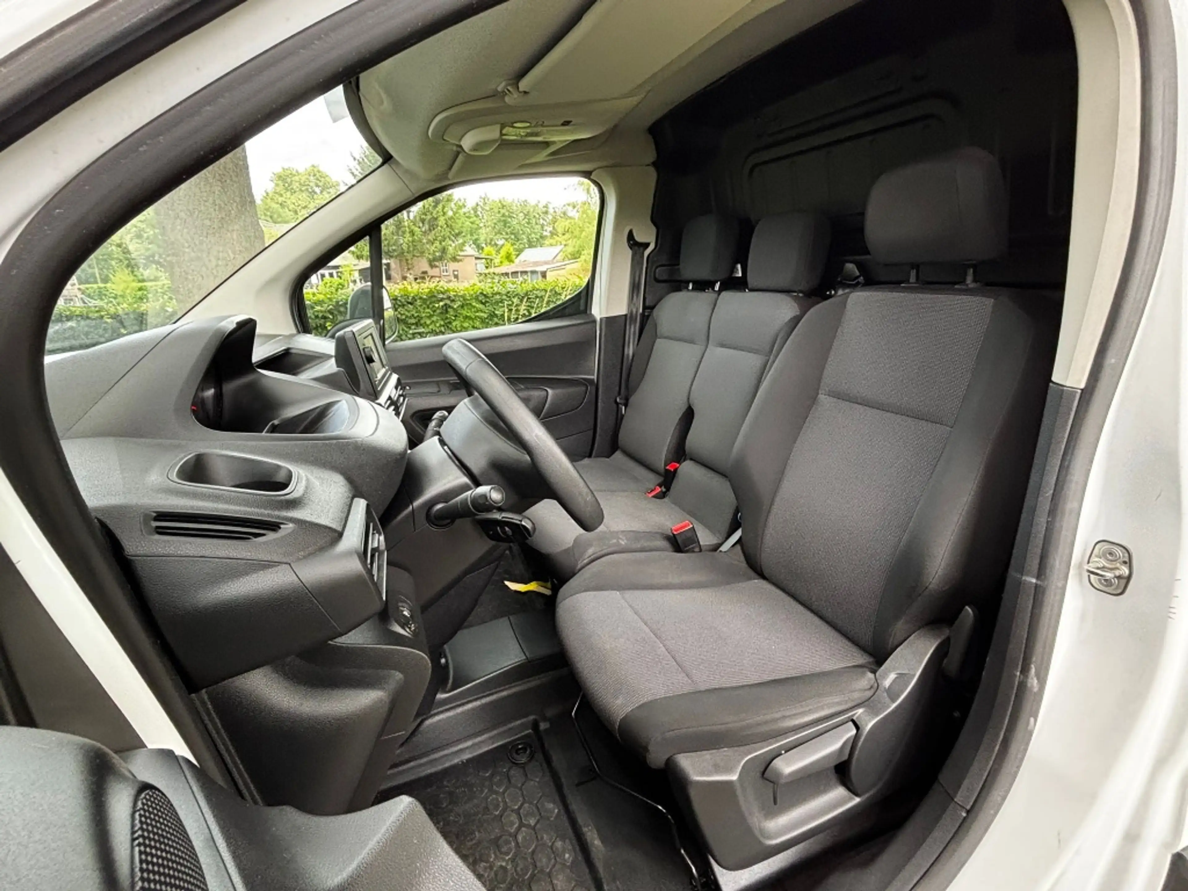 Peugeot Partner 1.2 PT. Premium — photo 3