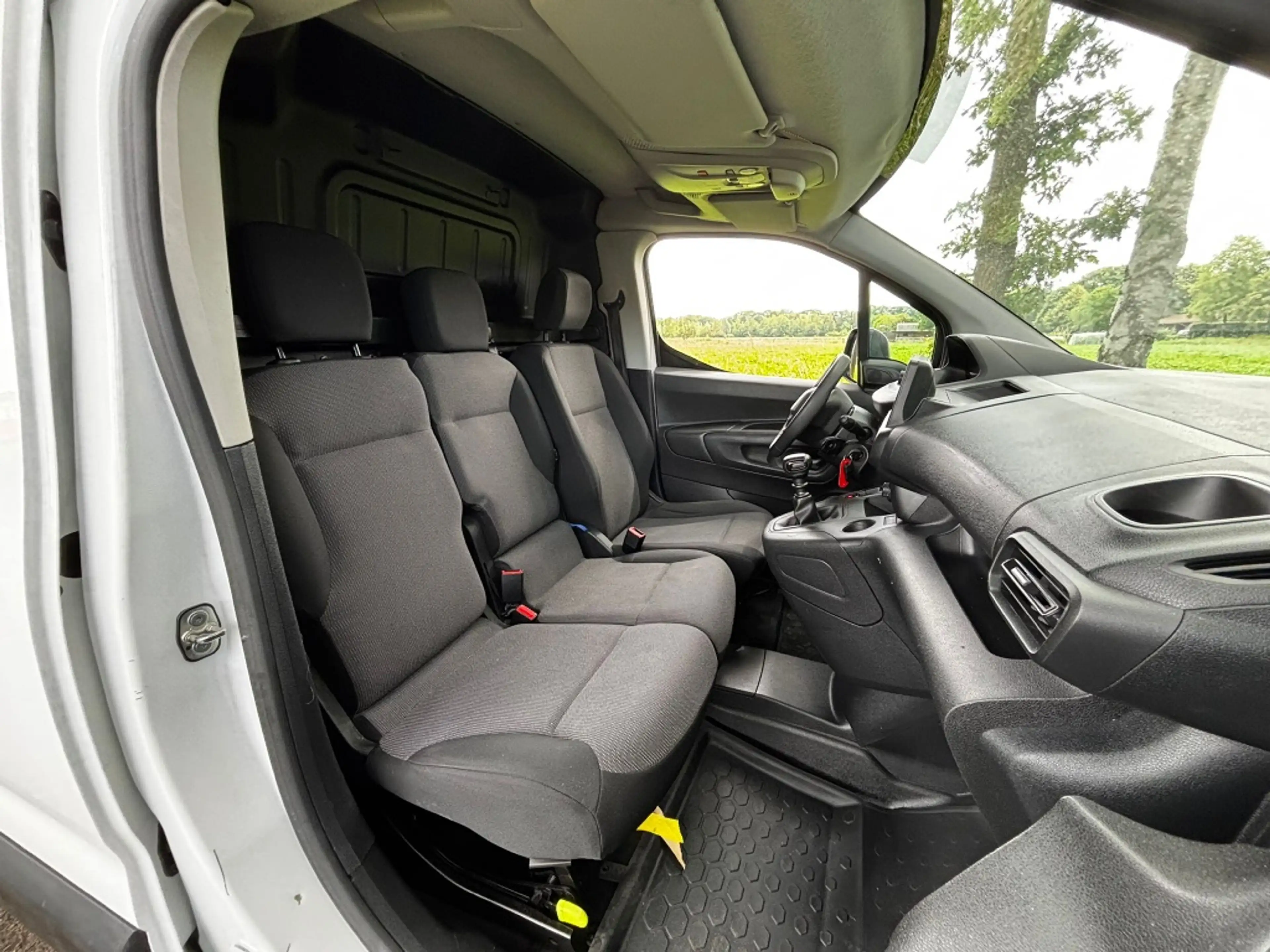 Peugeot Partner 1.2 PT. Premium — photo 12
