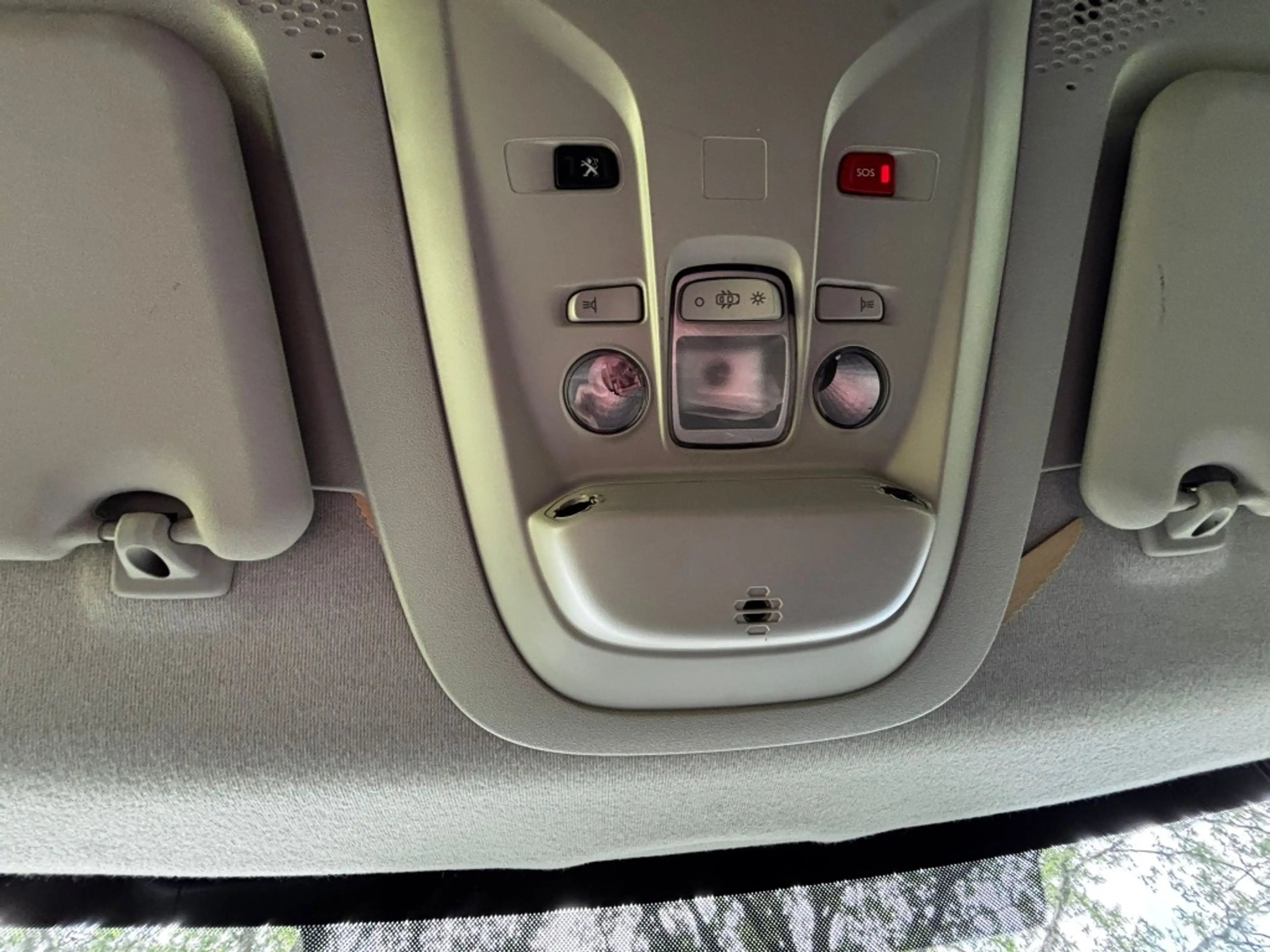 Peugeot Partner 1.2 PT. Premium — photo 23