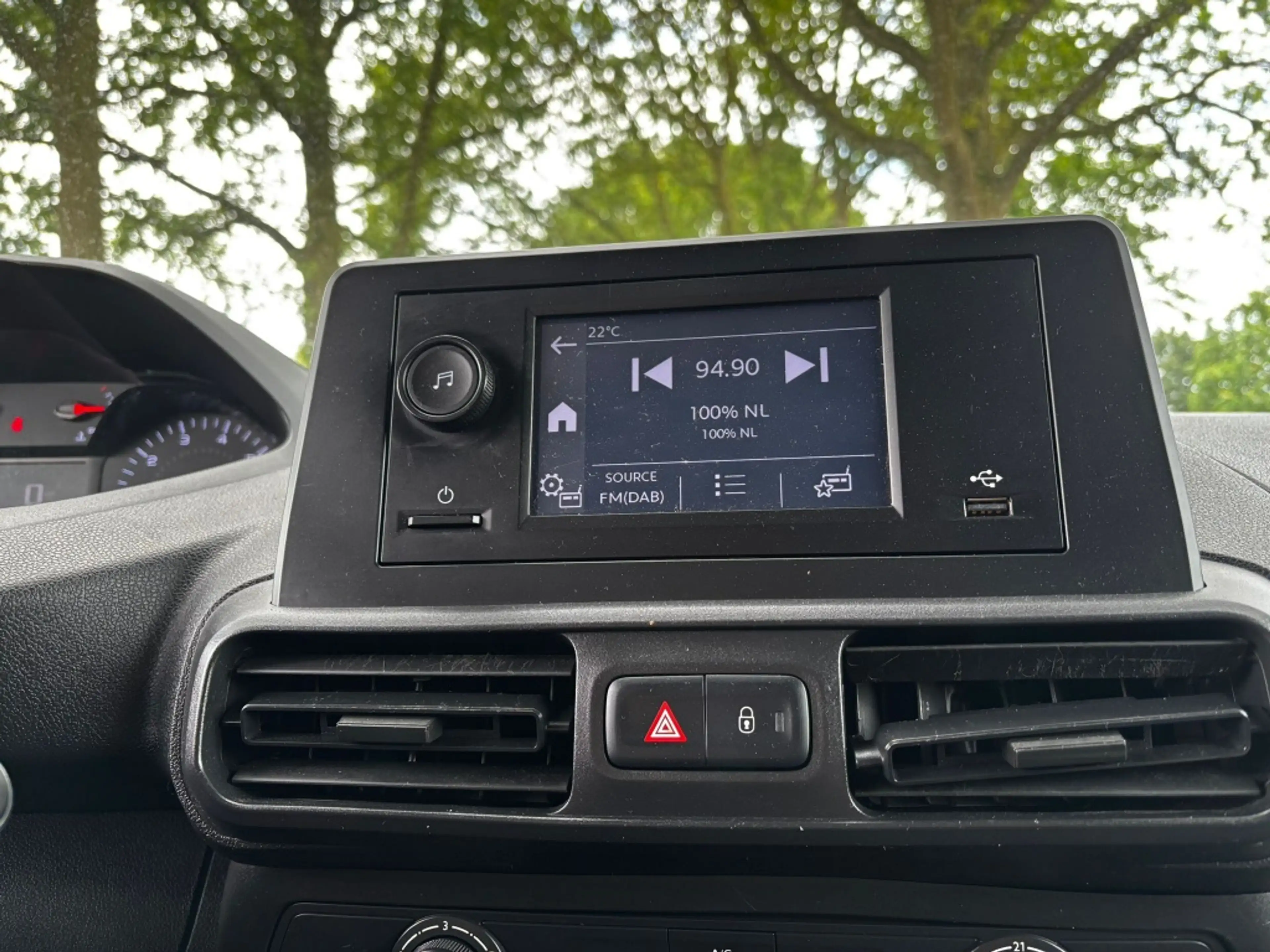Peugeot Partner 1.2 PT. Premium — photo 19