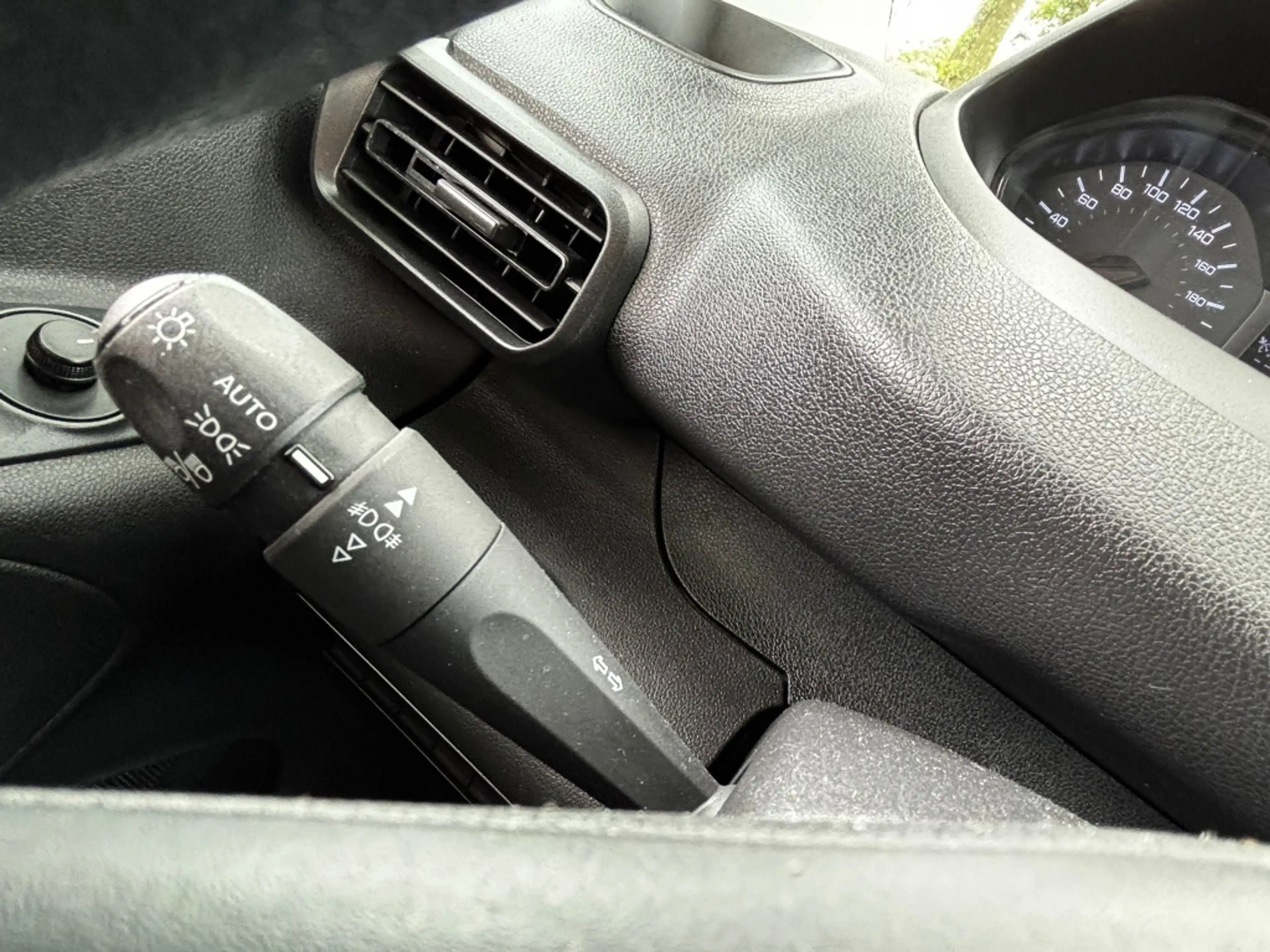 Peugeot Partner 1.2 PT. Premium — photo 17