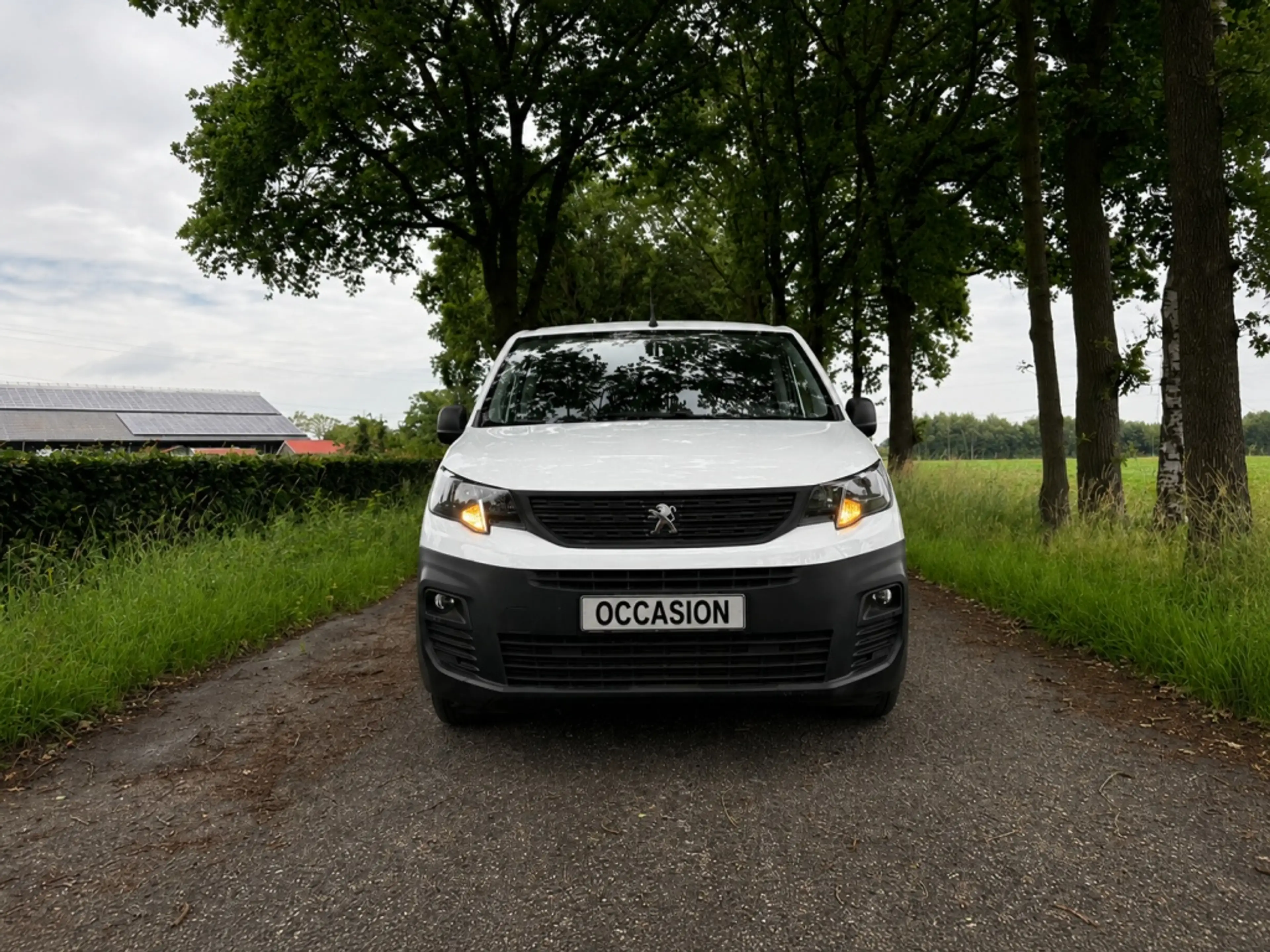Peugeot Partner 1.2 PT. Premium — photo 2