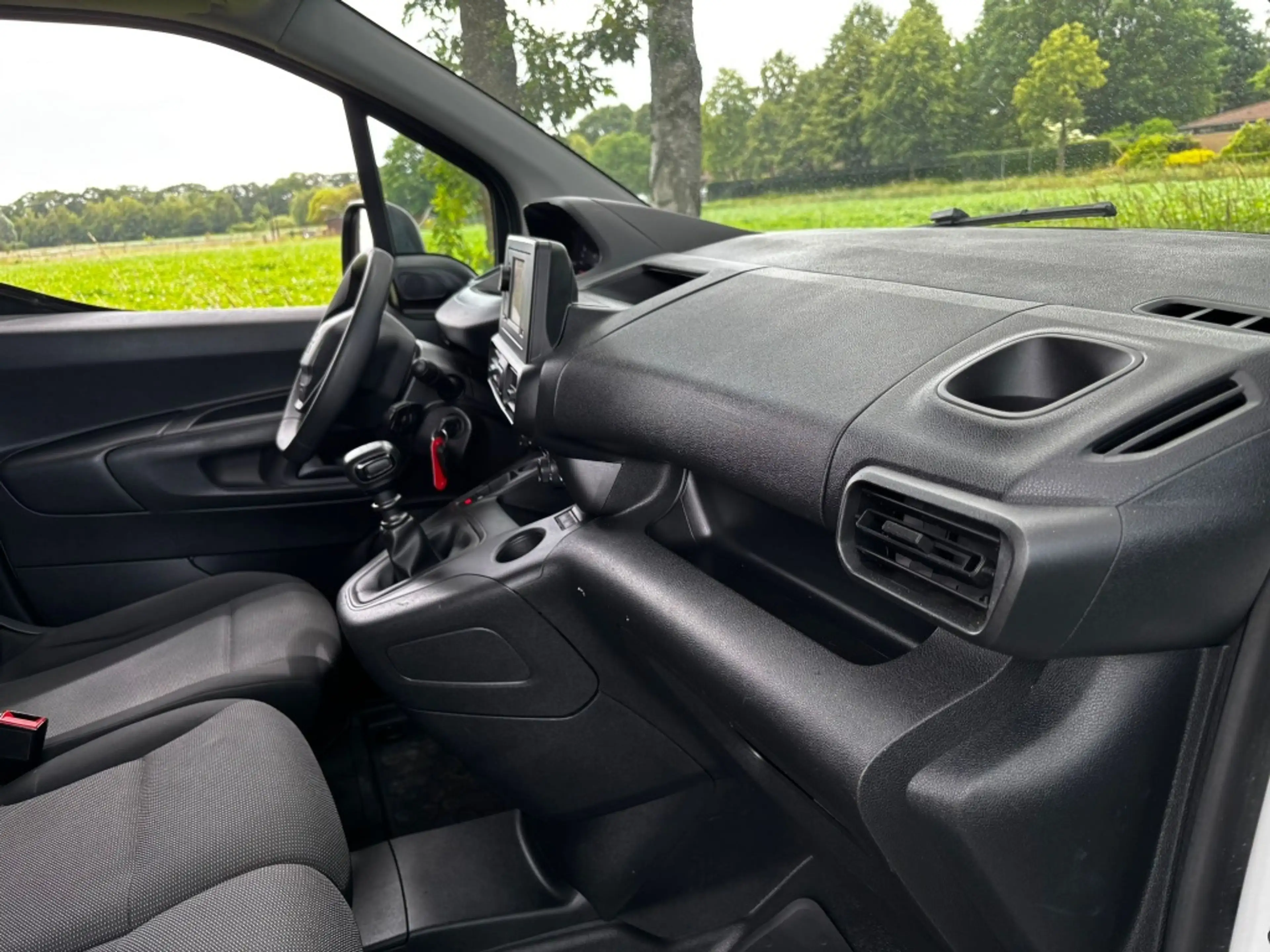 Peugeot Partner 1.2 PT. Premium — photo 27