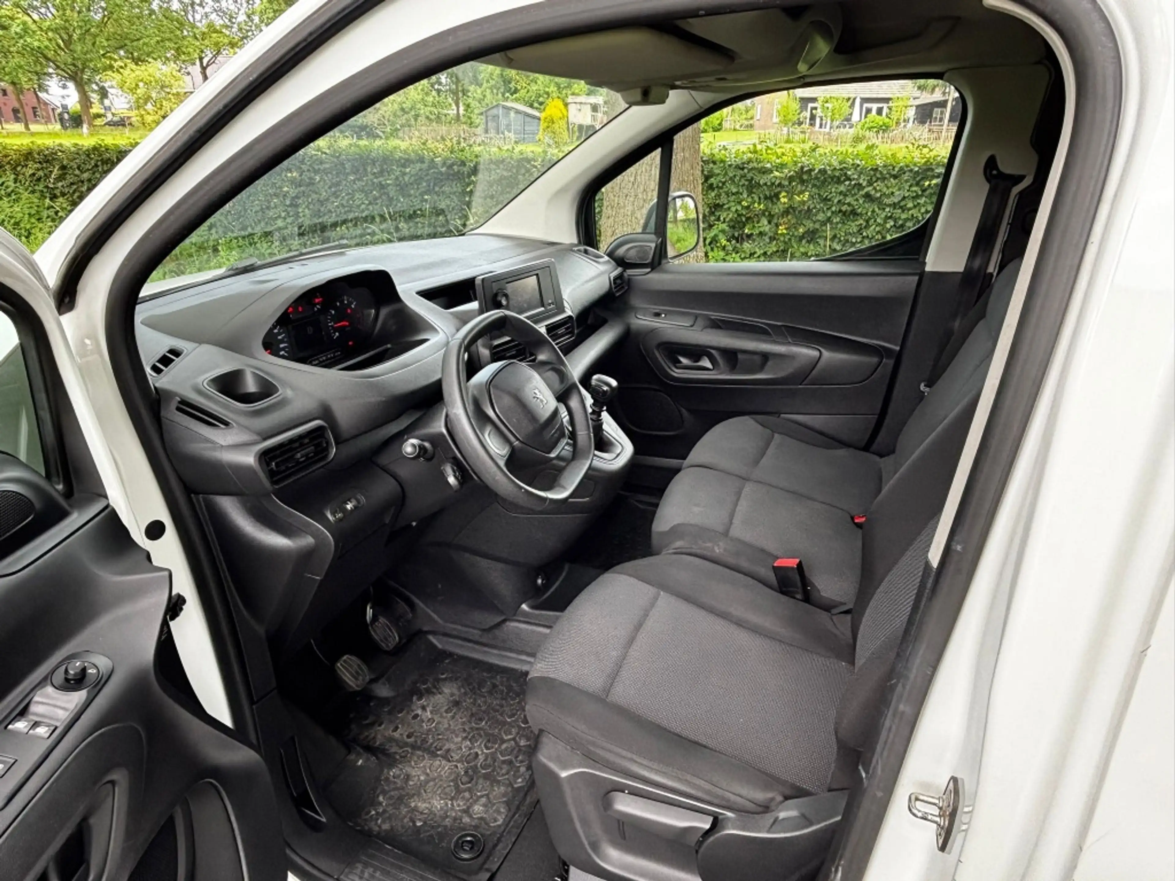 Peugeot Partner 1.2 PT. Premium — photo 7