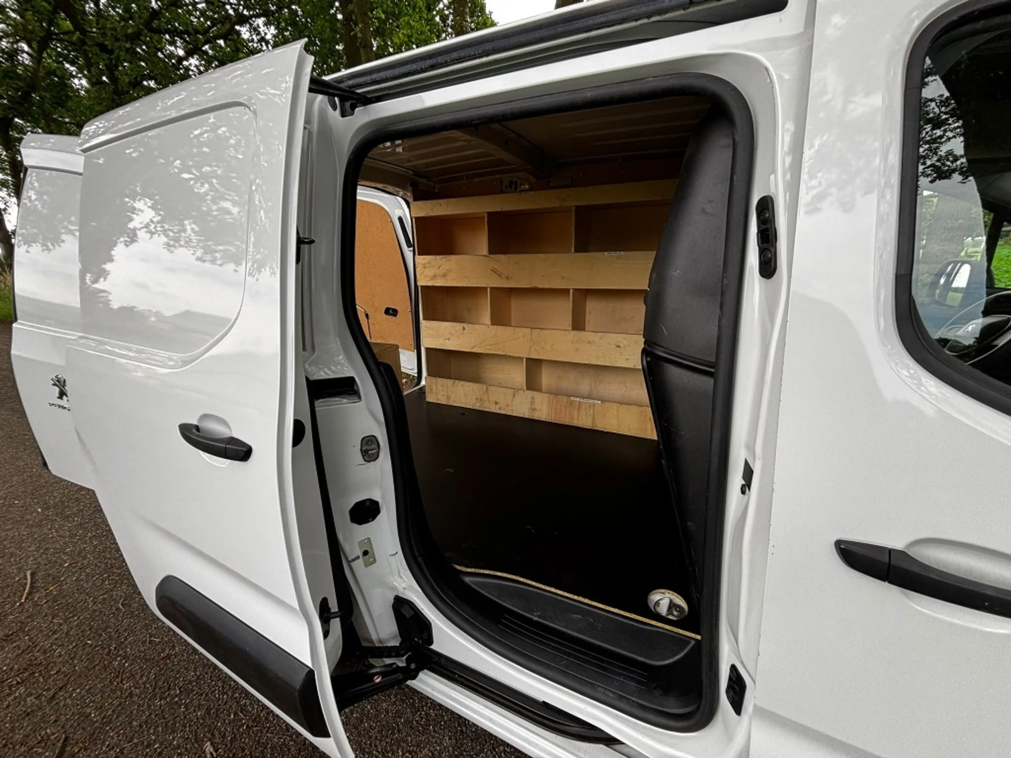 Peugeot Partner 1.2 PT. Premium — photo 24