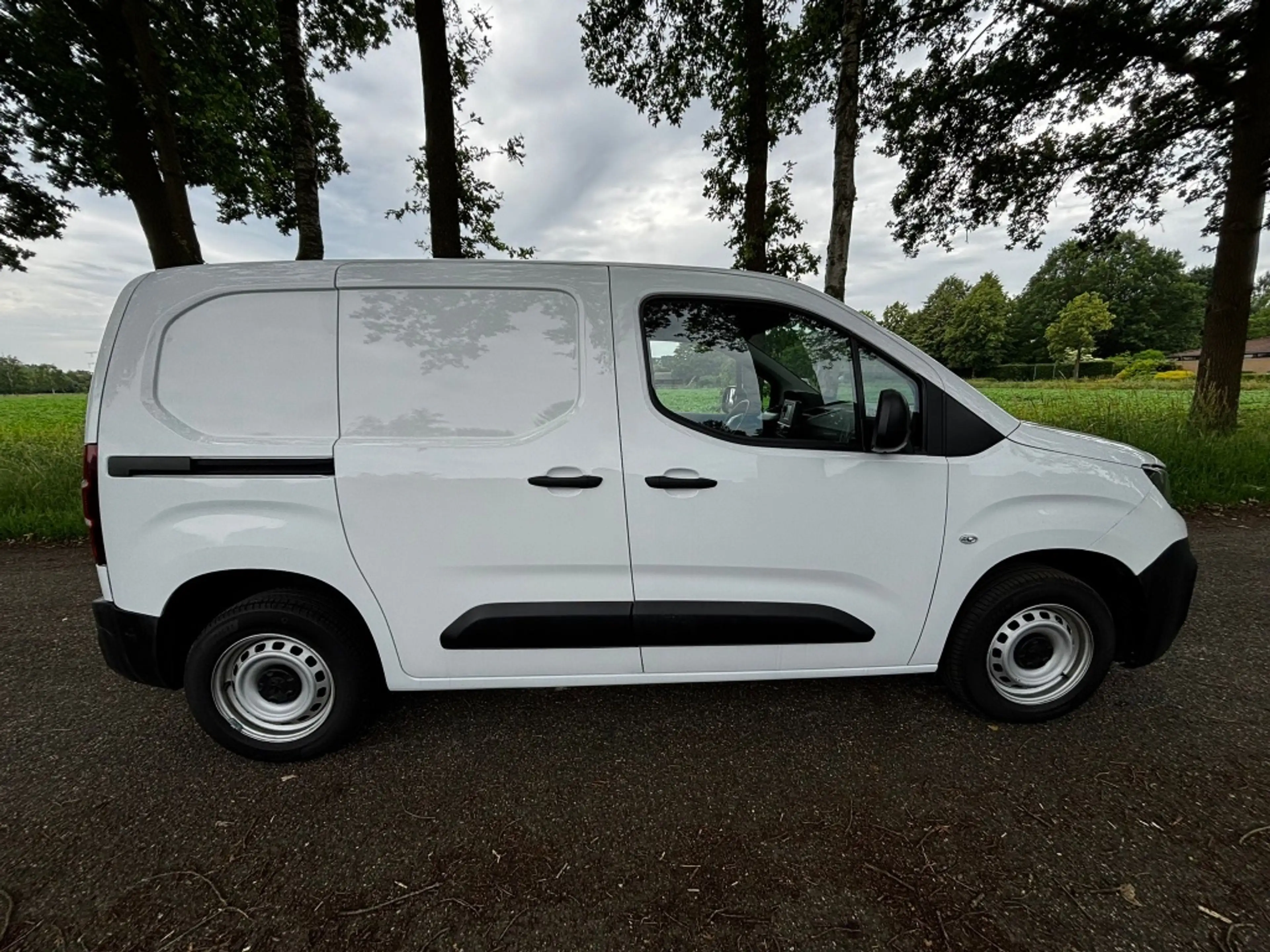 Peugeot Partner 1.2 PT. Premium — photo 11