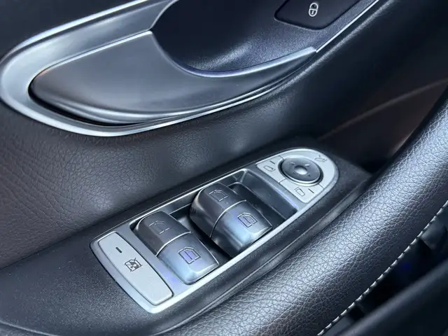 Mercedes-Benz E-Class view 8