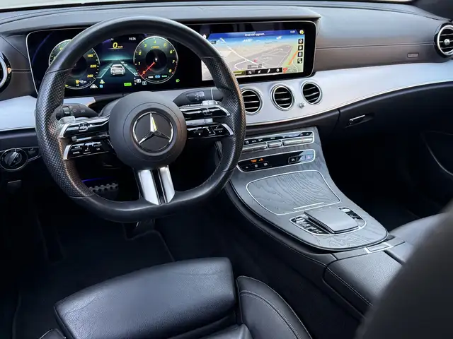 Mercedes-Benz E-Class view 4