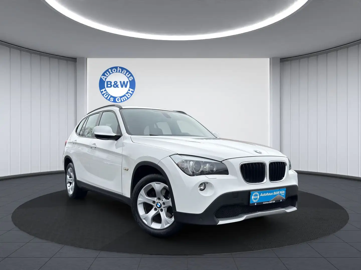 BMW X1 18 d Drive*H&K*XENON*SHZ* Weiß - 1