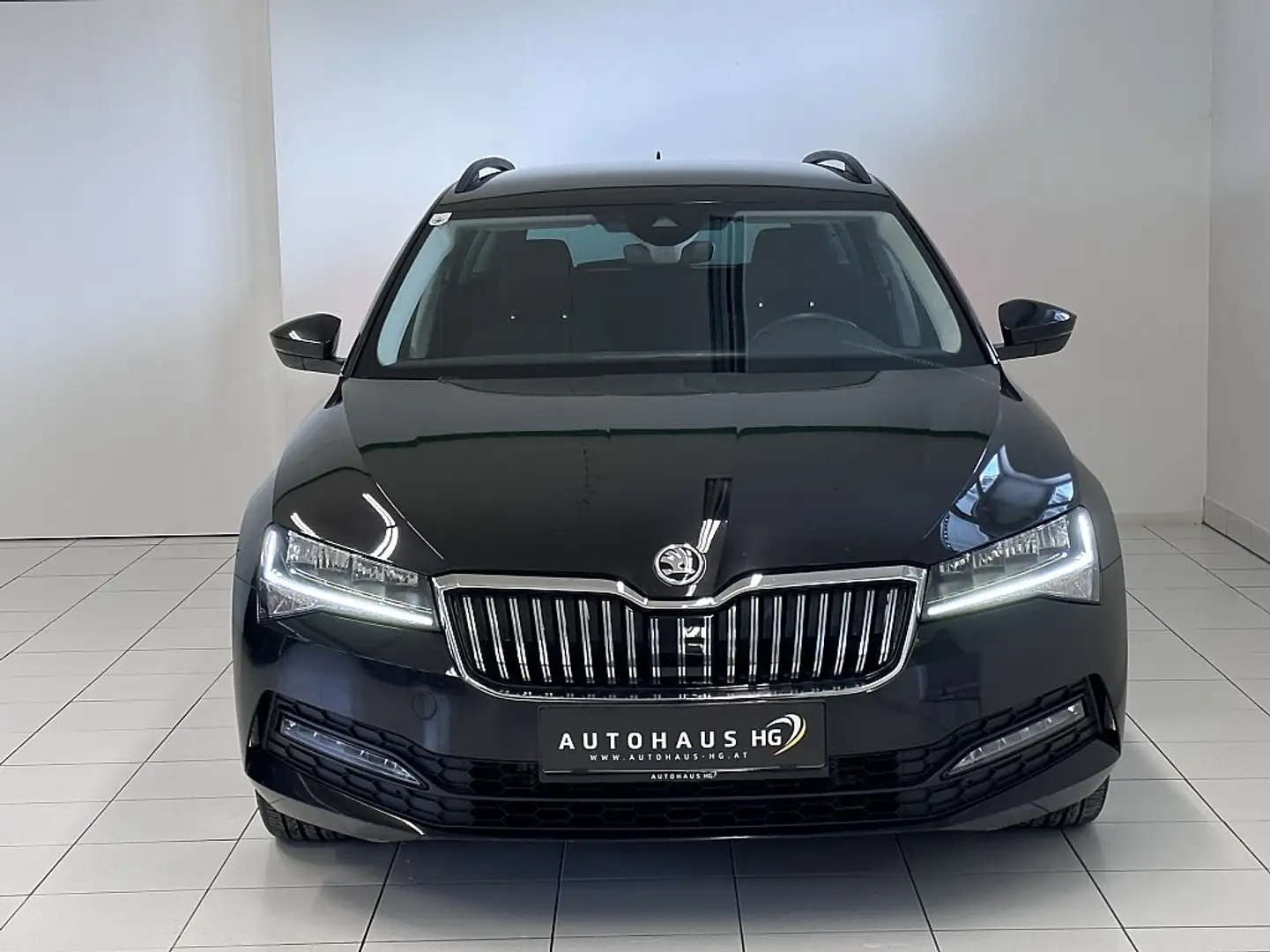 Skoda Superb Kombi 2,0 TDI 4x4 Ambition DSG*1.BESITZ*LED*NAVI* Schwarz - 2