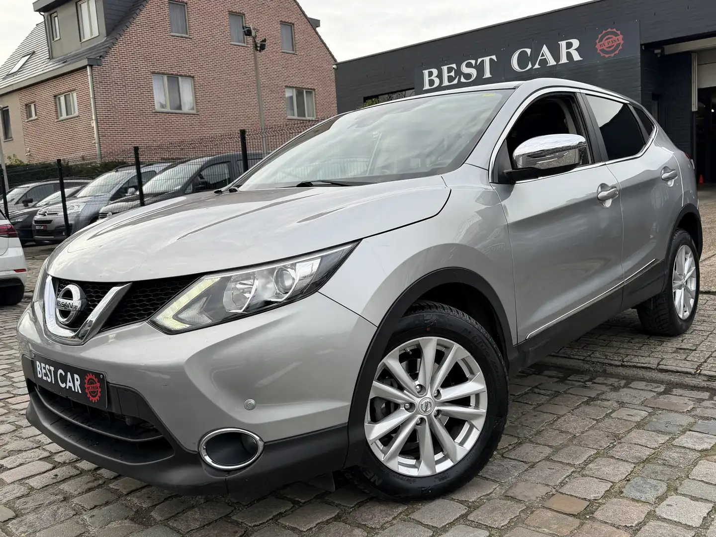 Nissan Qashqai 1.6 dCi * AutoMaat * PanoDak Grijs - 1