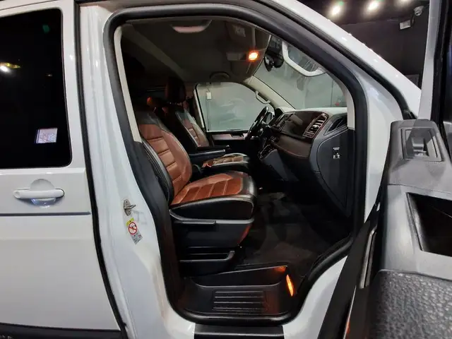 Volkswagen Multivan view 12