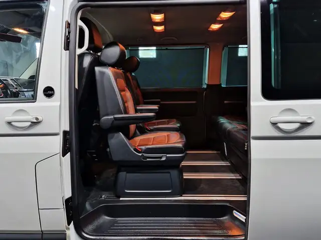 Volkswagen Multivan view 11