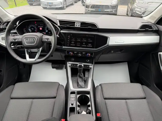 Audi Q3 view 7