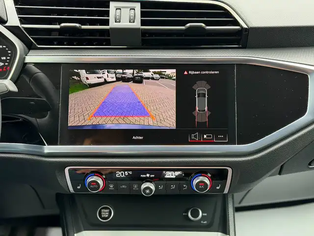 Audi Q3 view 11