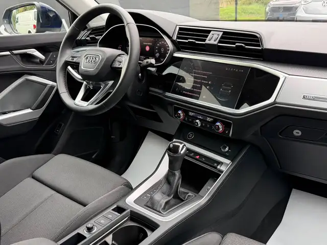 Audi Q3 view 5