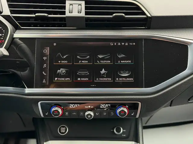 Audi Q3 view 10