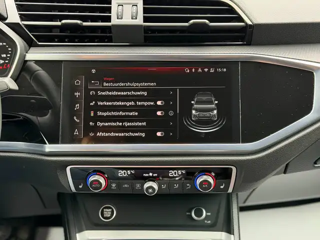 Audi Q3 view 12