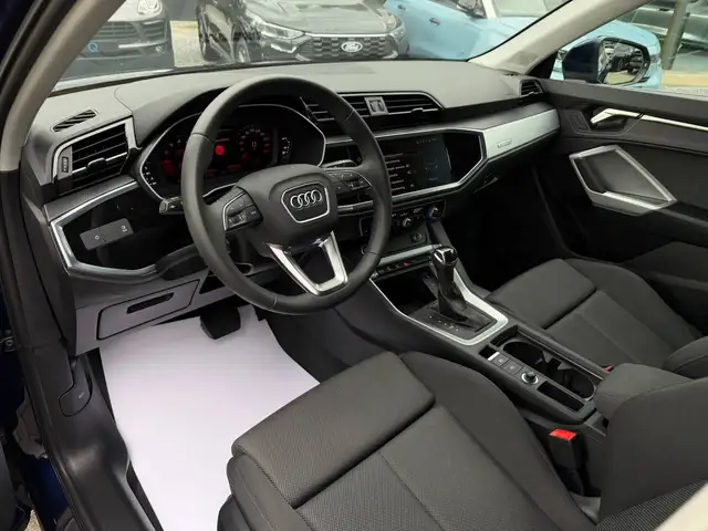 Audi Q3 view 4