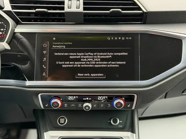 Audi Q3 view 14