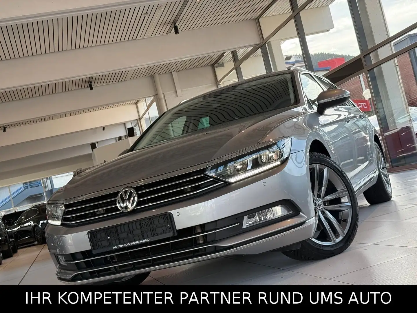 Volkswagen Passat Variant Highline BMT/Start-Stopp*NAVI* Plateado - 1