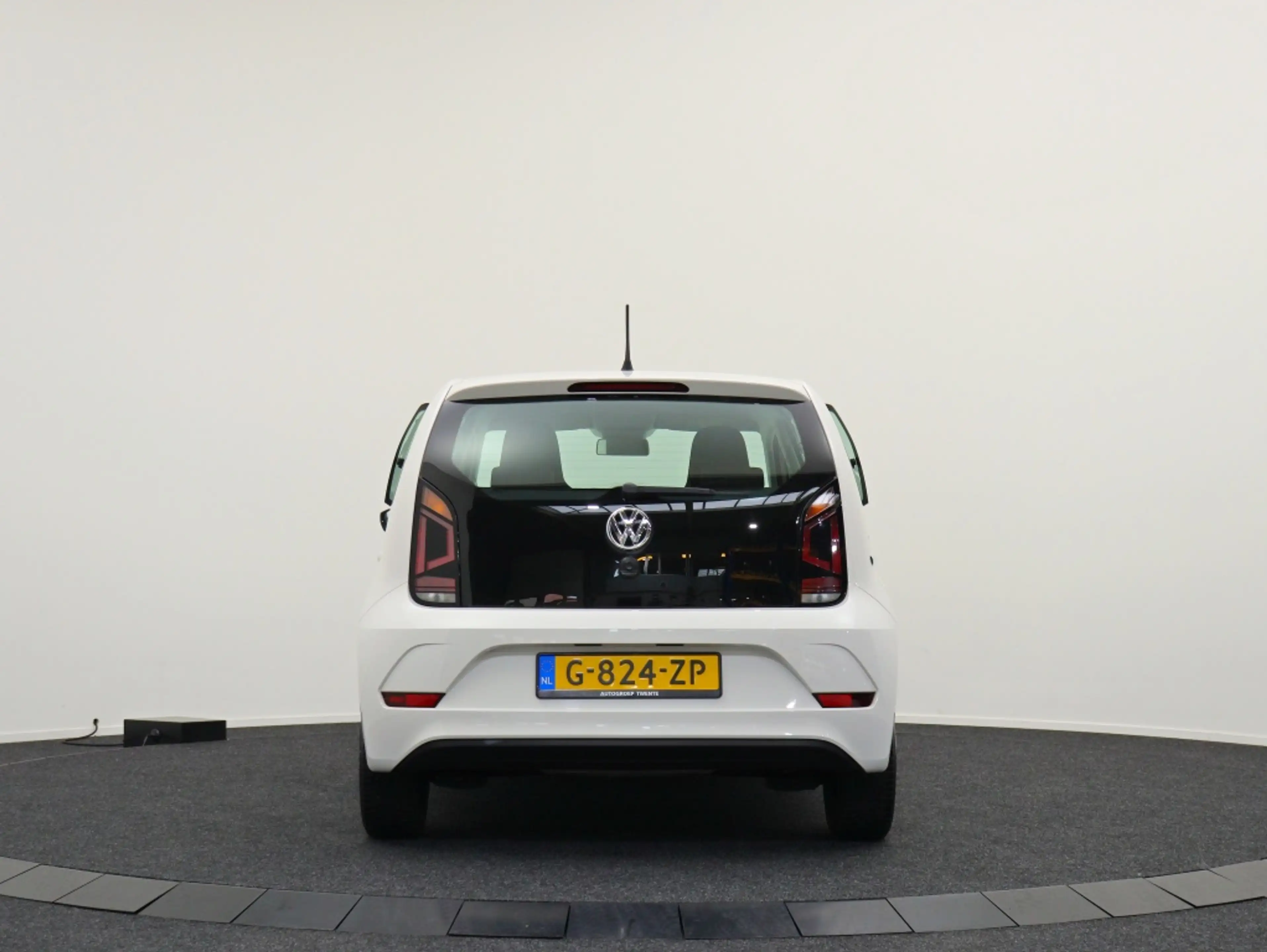 Volkswagen up! 1.0 BMT move up! Airco | Phone-connect | All-seaso — photo 10