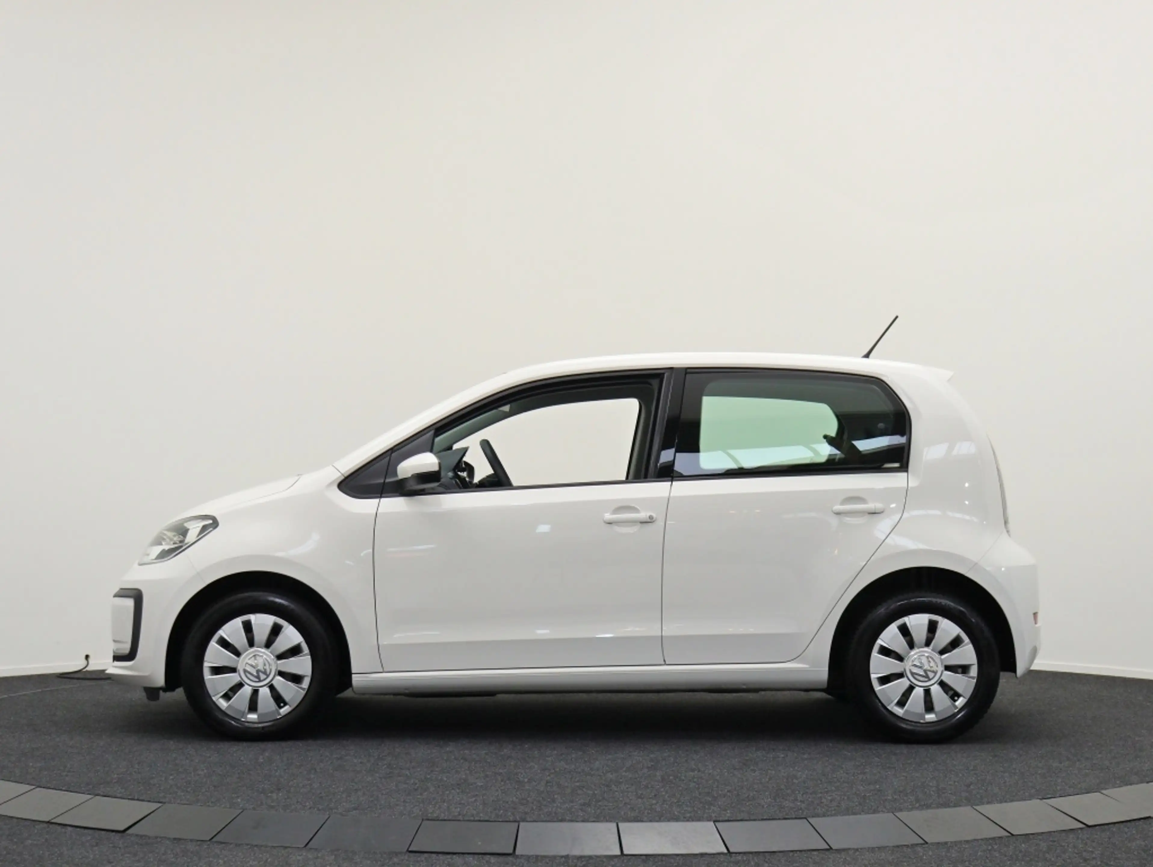 Volkswagen up! 1.0 BMT move up! Airco | Phone-connect | All-seaso — photo 6