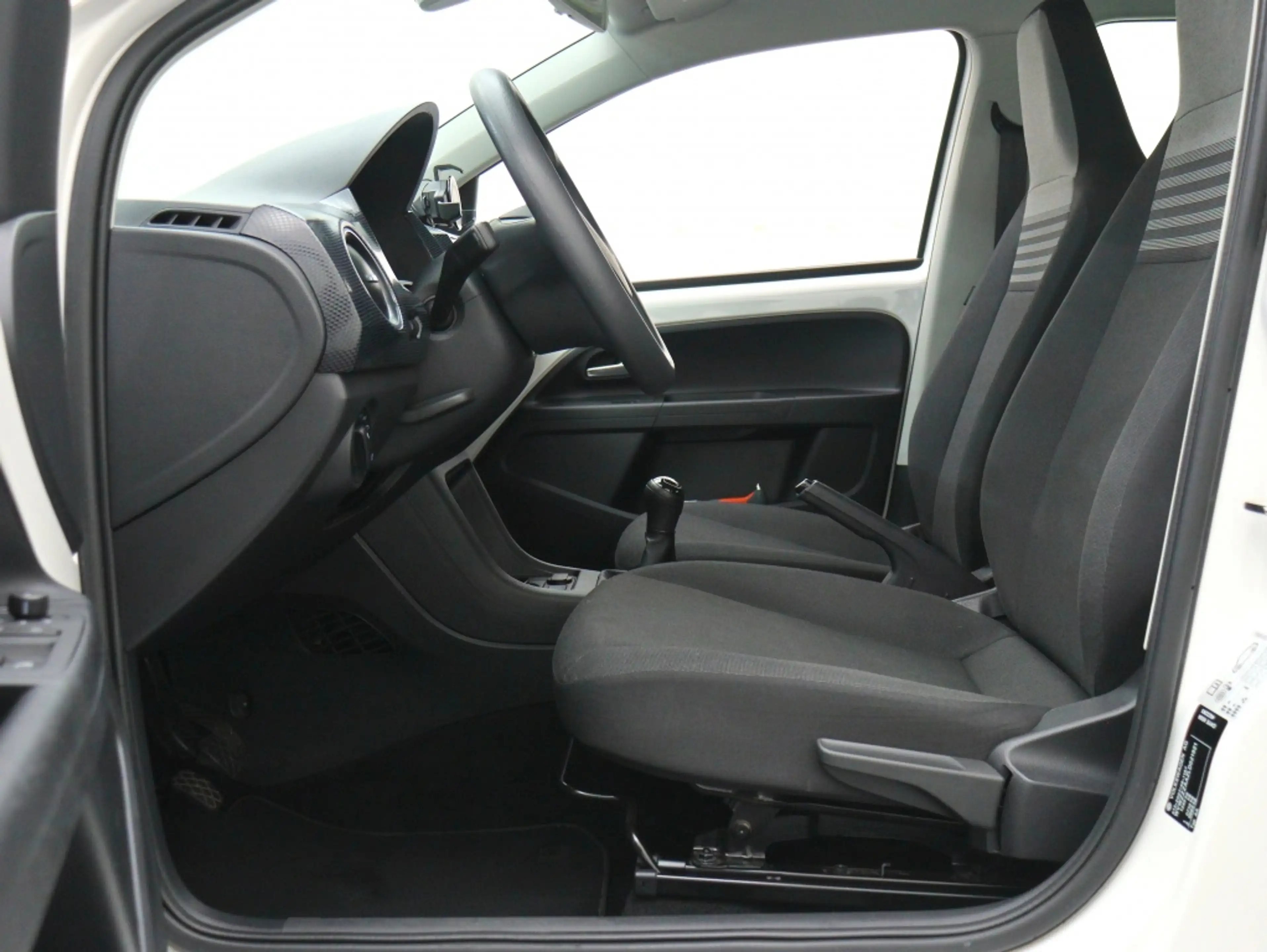 Volkswagen up! 1.0 BMT move up! Airco | Phone-connect | All-seaso — photo 15