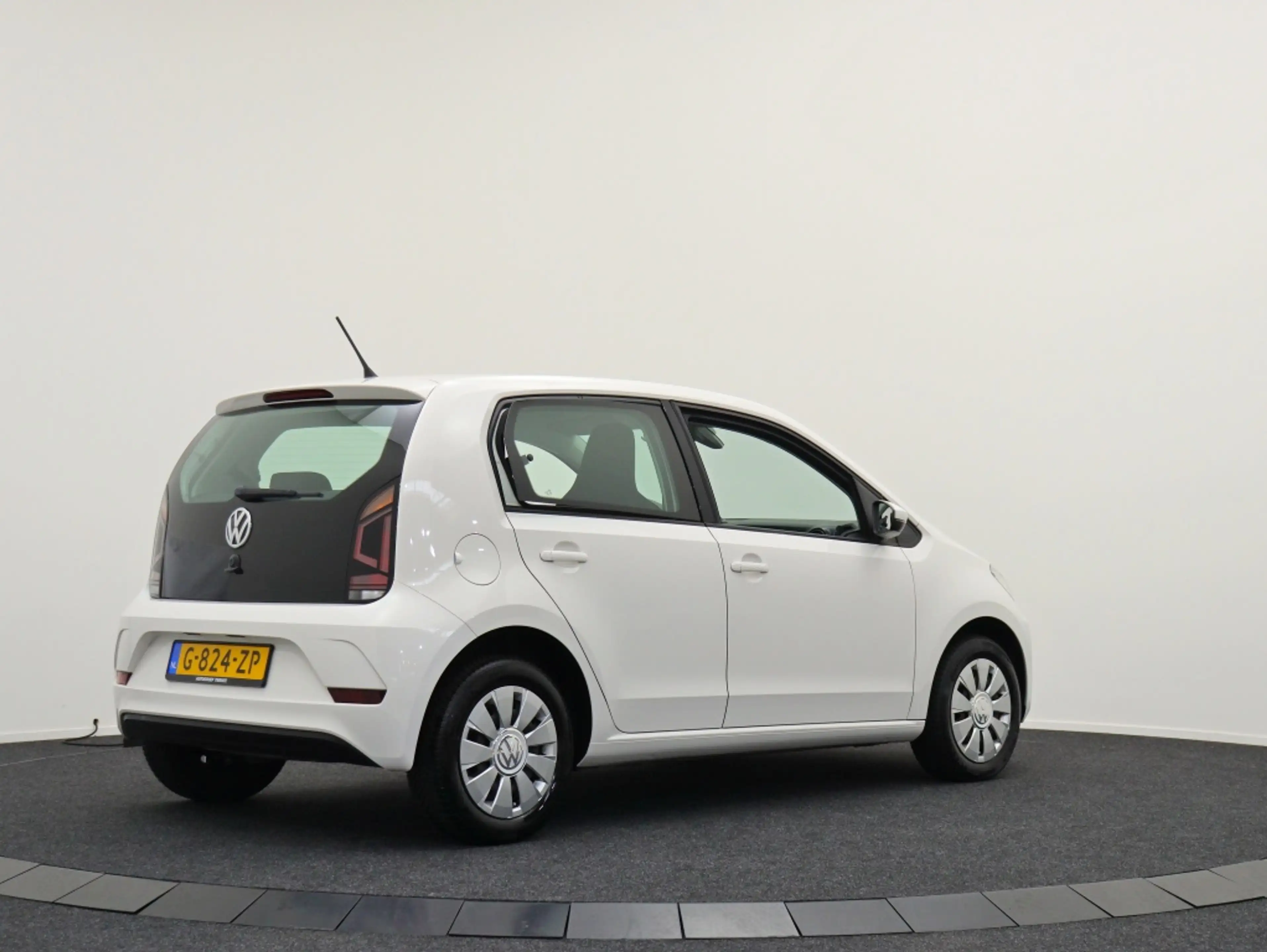 Volkswagen up! 1.0 BMT move up! Airco | Phone-connect | All-seaso — photo 2