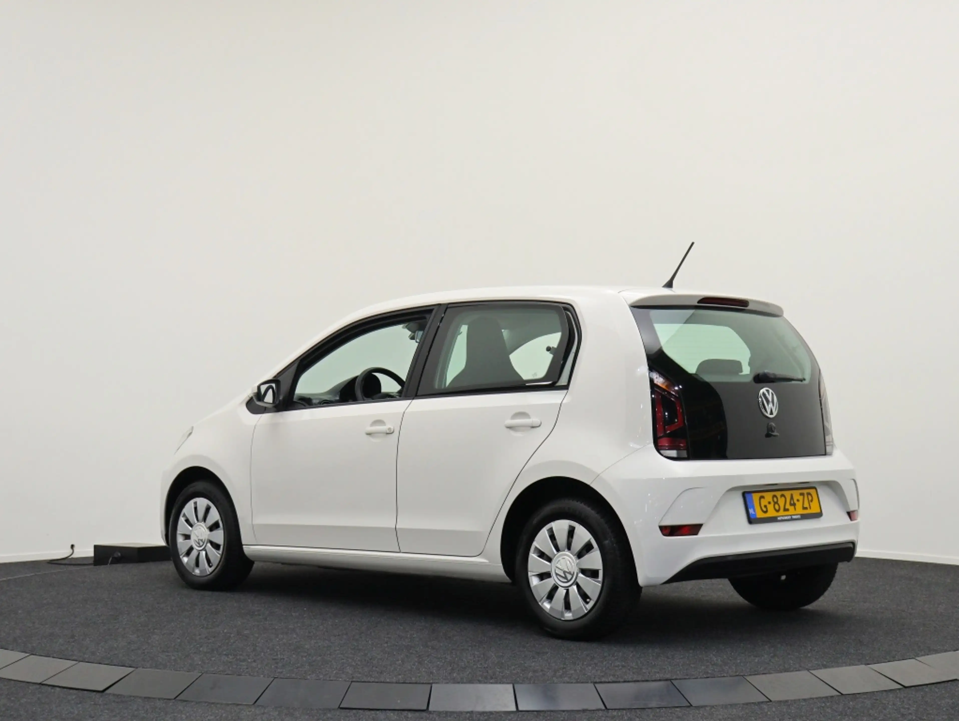 Volkswagen up! 1.0 BMT move up! Airco | Phone-connect | All-seaso — photo 9