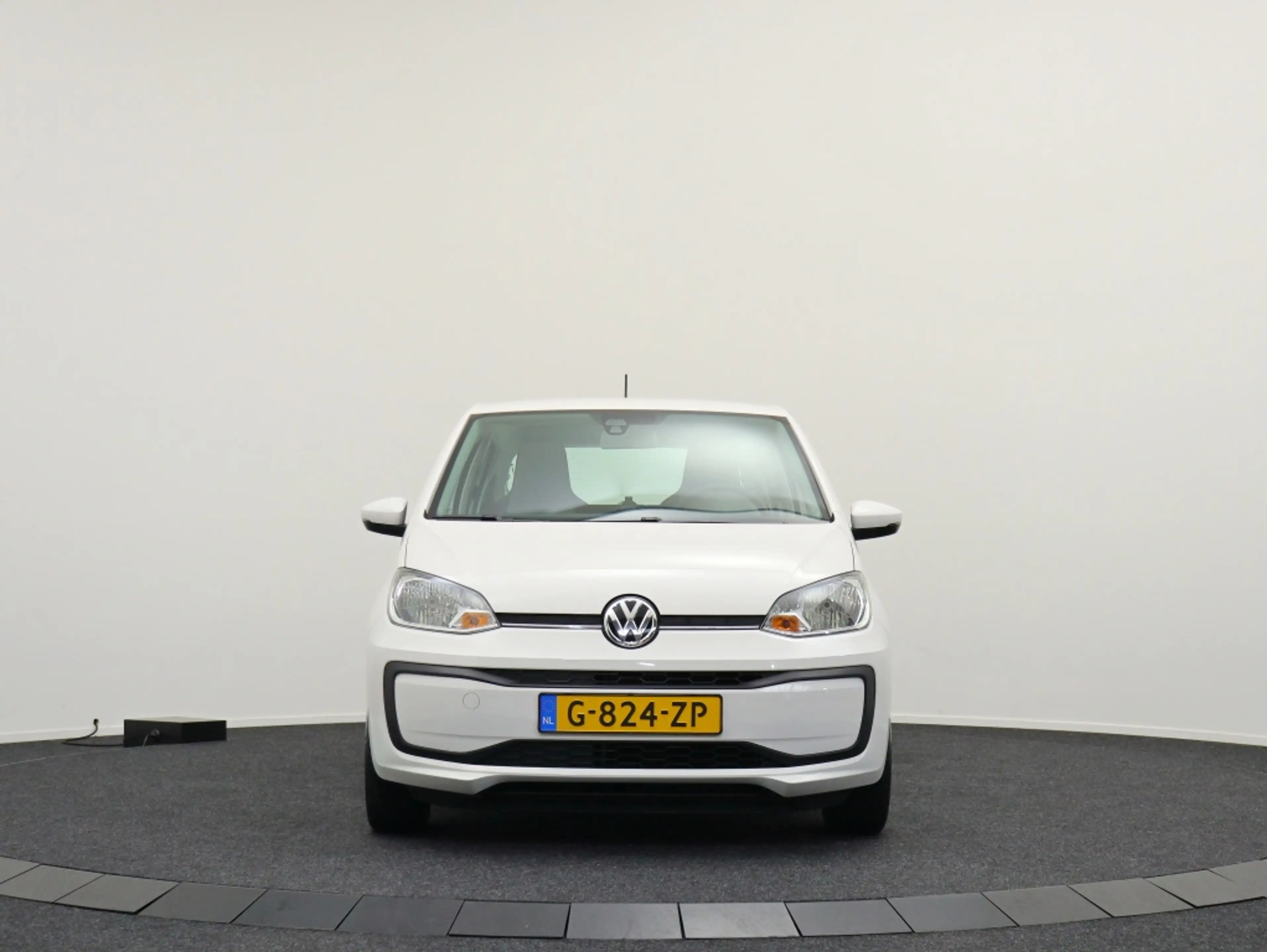 Volkswagen up! 1.0 BMT move up! Airco | Phone-connect | All-seaso — photo 14