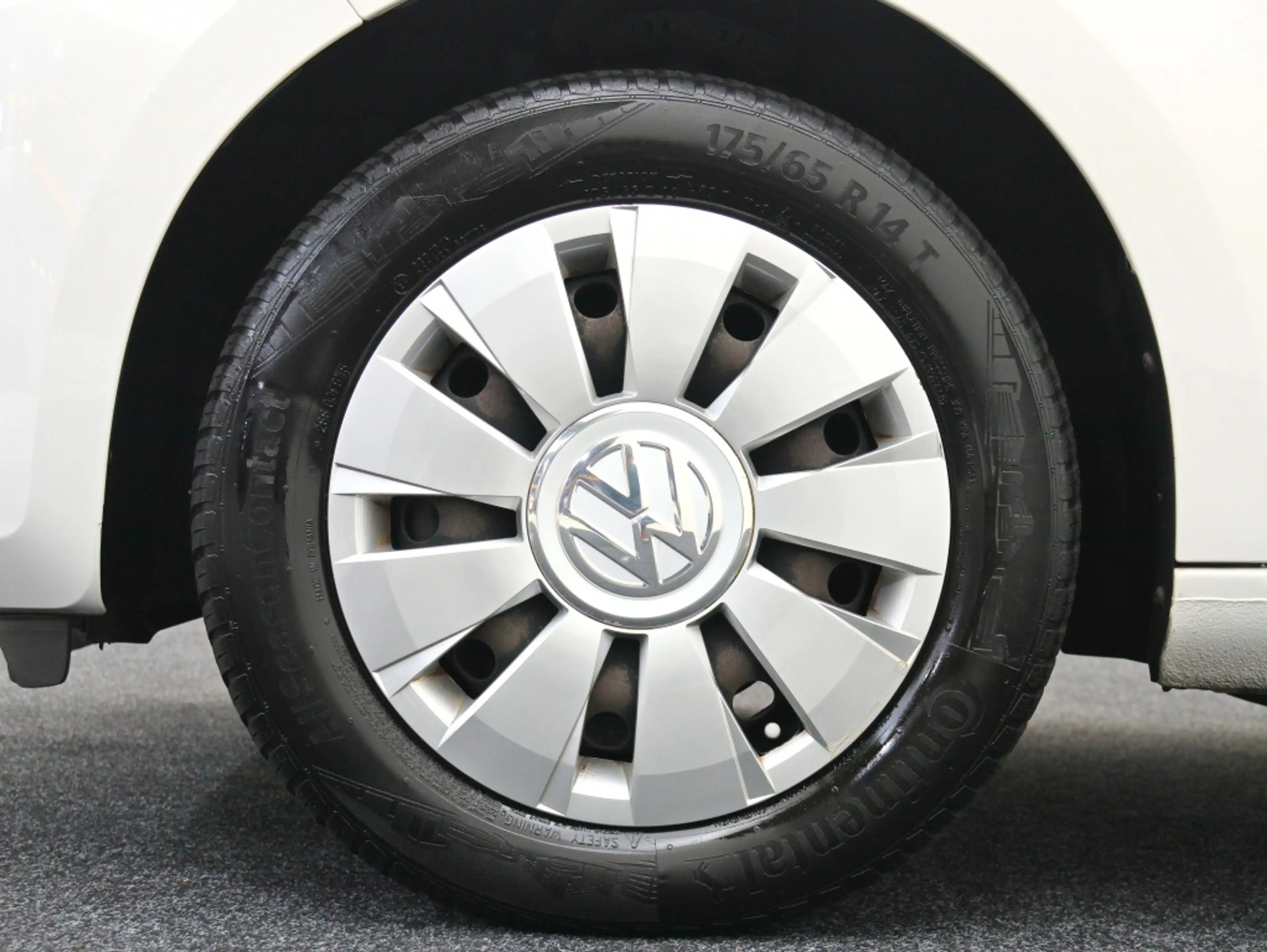 Volkswagen up! 1.0 BMT move up! Airco | Phone-connect | All-seaso — photo 7