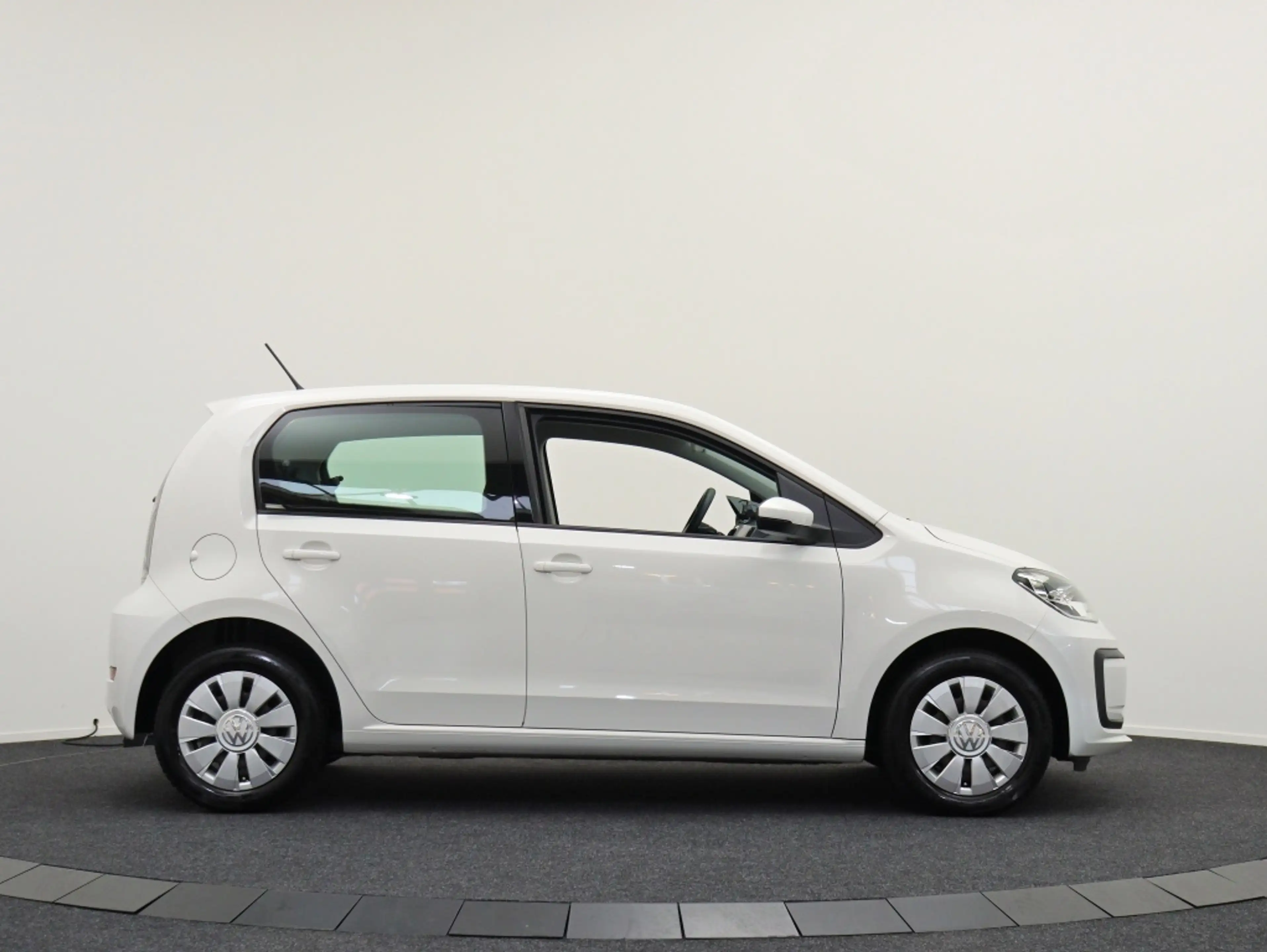 Volkswagen up! 1.0 BMT move up! Airco | Phone-connect | All-seaso — photo 12