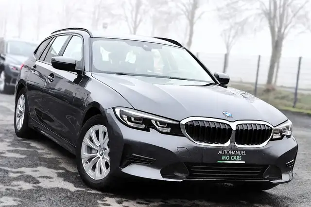 BMW 320 320e PLUG IN HYBRIDE APP CONNECT LEDER LED LIGHTS