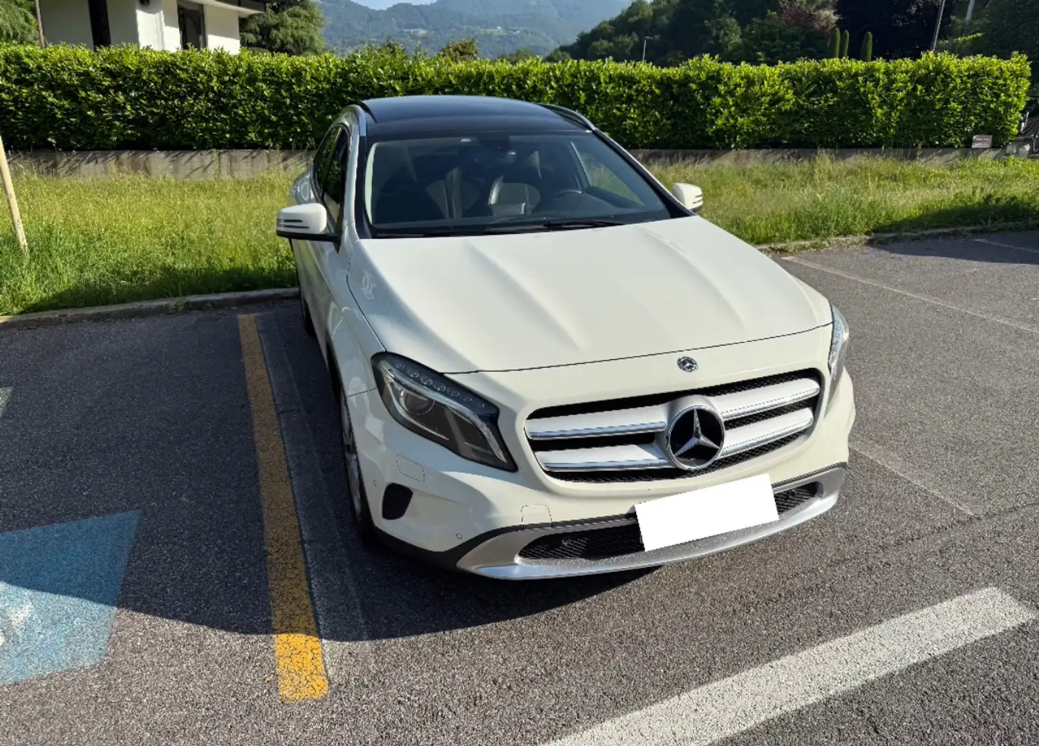 Mercedes-Benz GLA 200 d (cdi) Sport automatica Bianco - 1