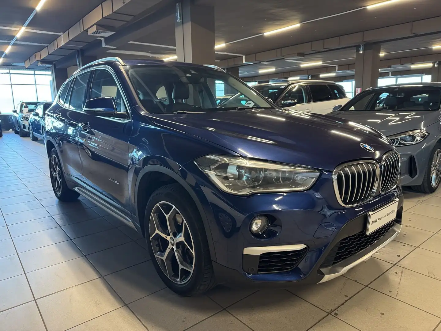 BMW X1 X1 sDrive18d xLine Blau - 2