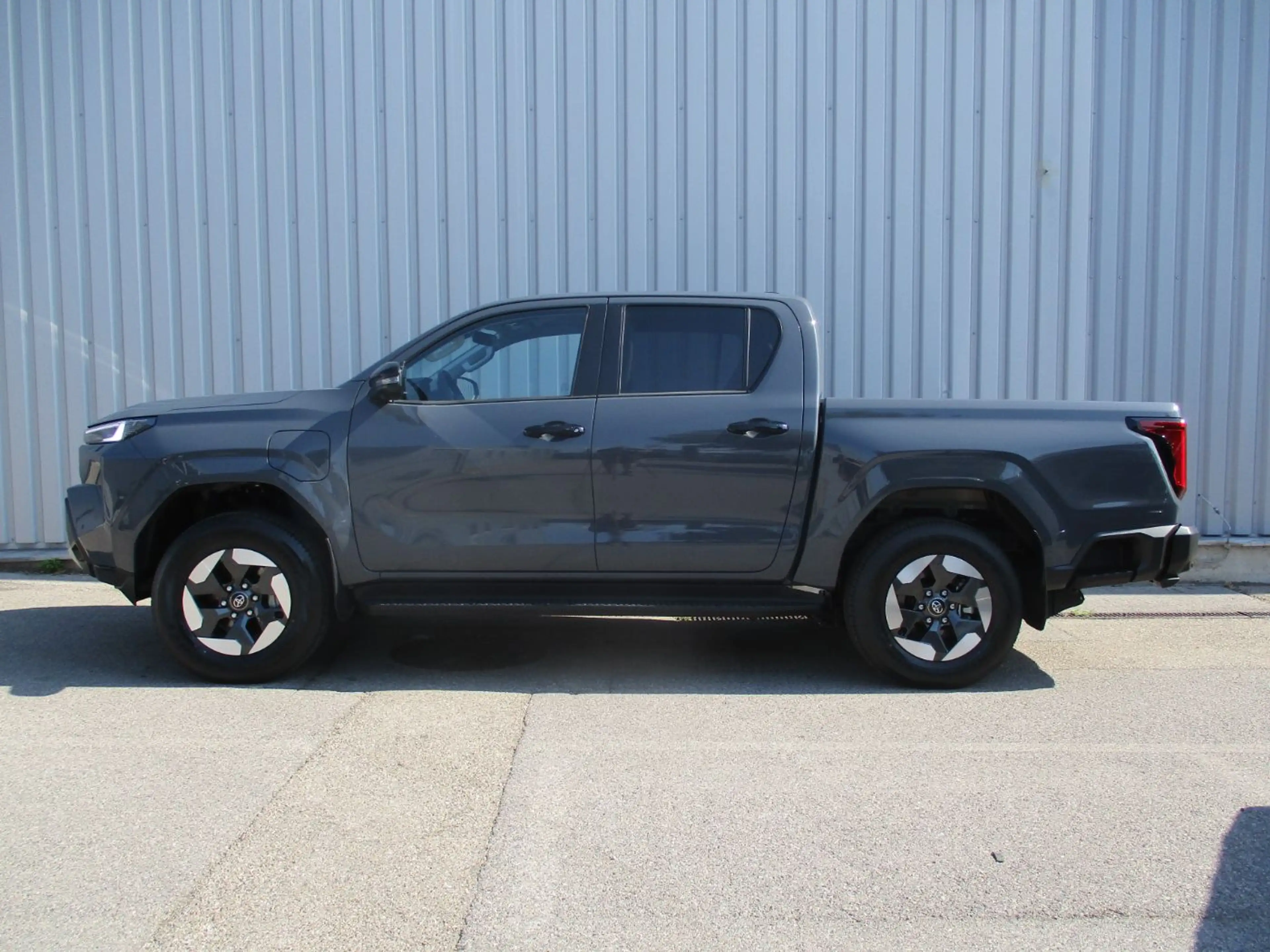 Toyota Hilux BEV DC EXECUTIVE 4WD Leder+AUT — photo 4